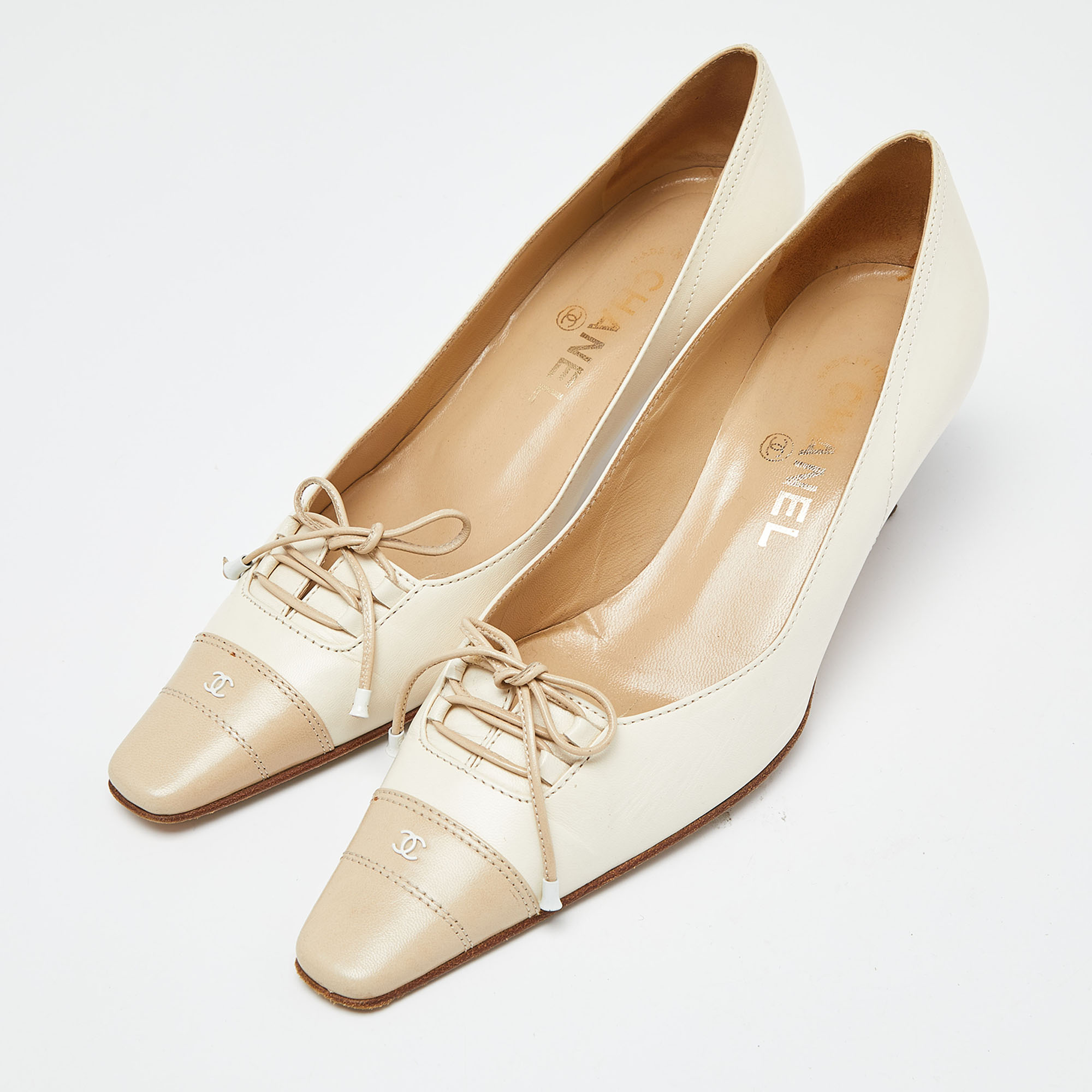 

Chanel Cream/Beige Leather Cap Toe Pumps Size