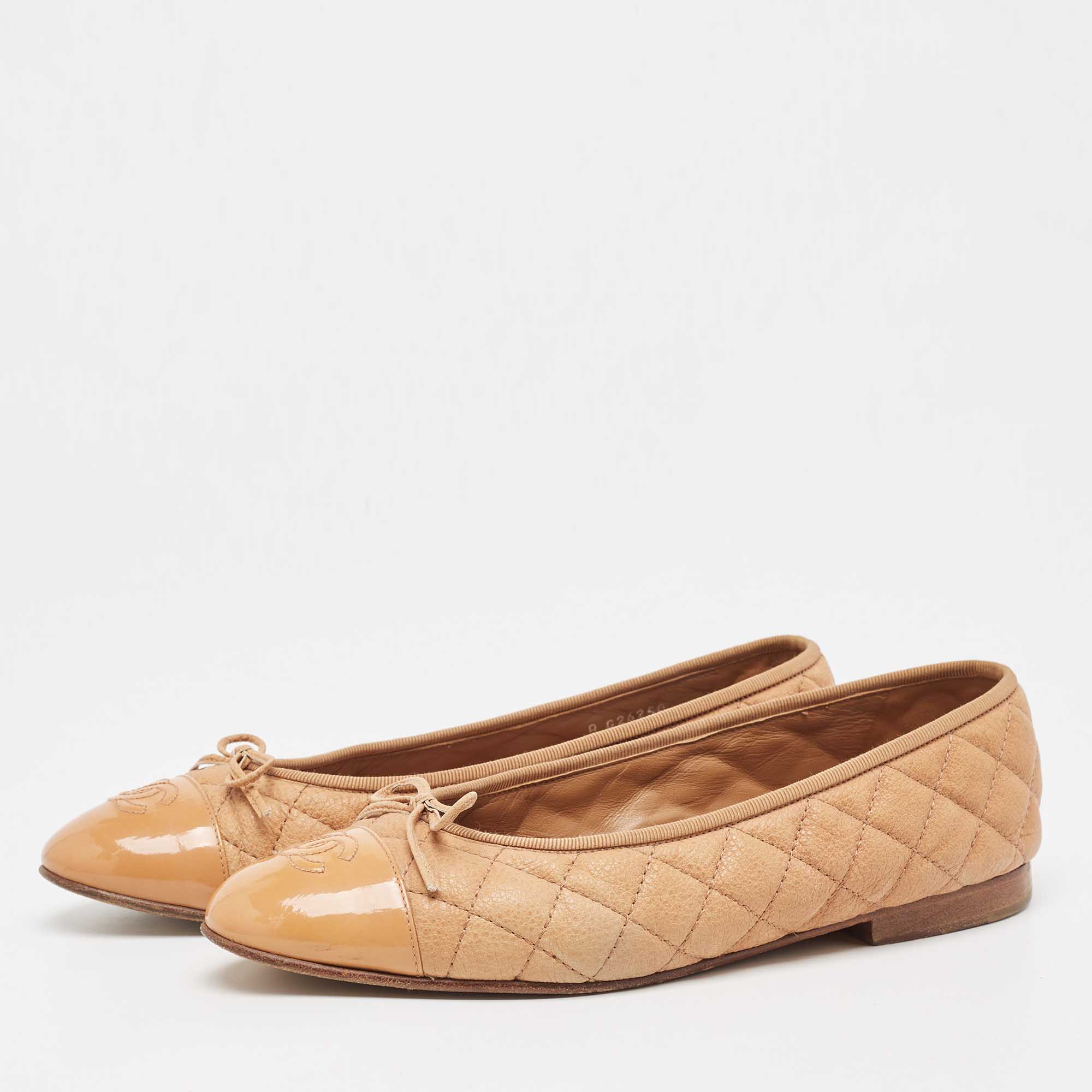 

Chanel Tan Quilted Textured Leather and Patent CC Cap Toe Bow Ballet Flats Size