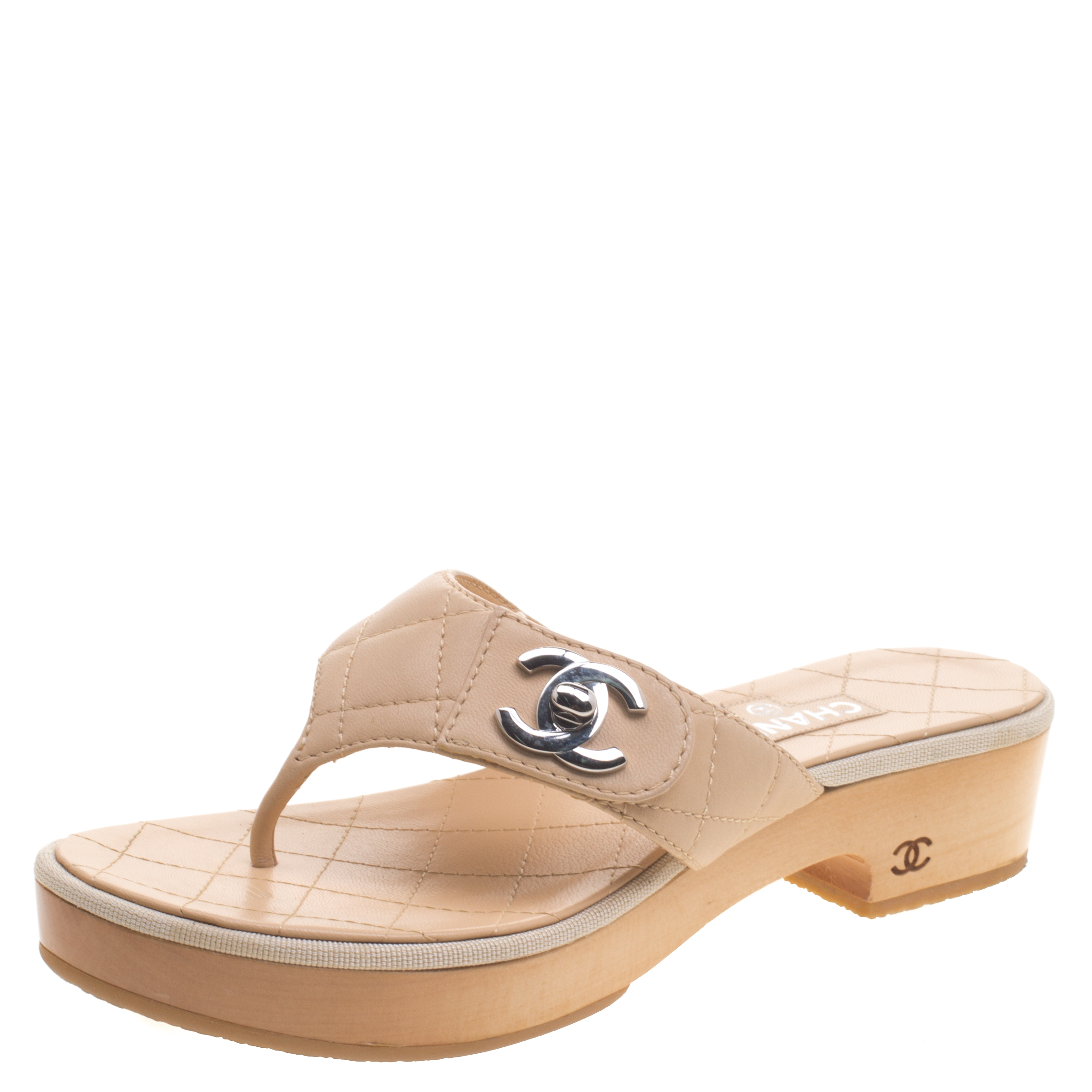 مملوكة مسبقًا Chanel Cream Quilted Leather CC Thong Sandals Size 38