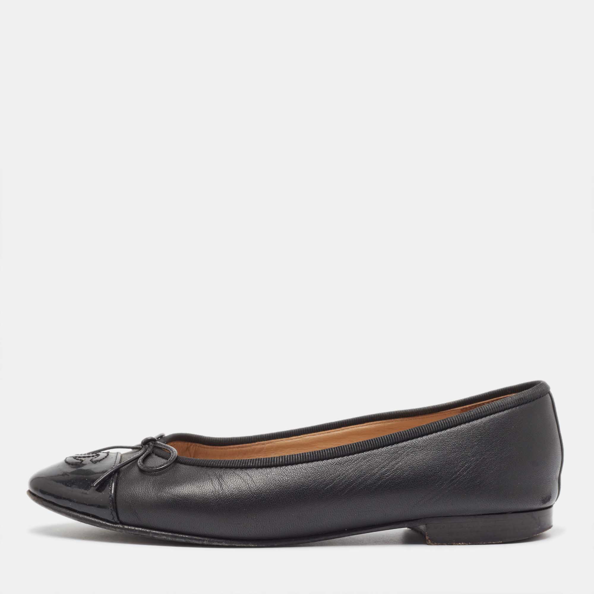 

Chanel Black Leather and Patent CC Ballet Flats Size