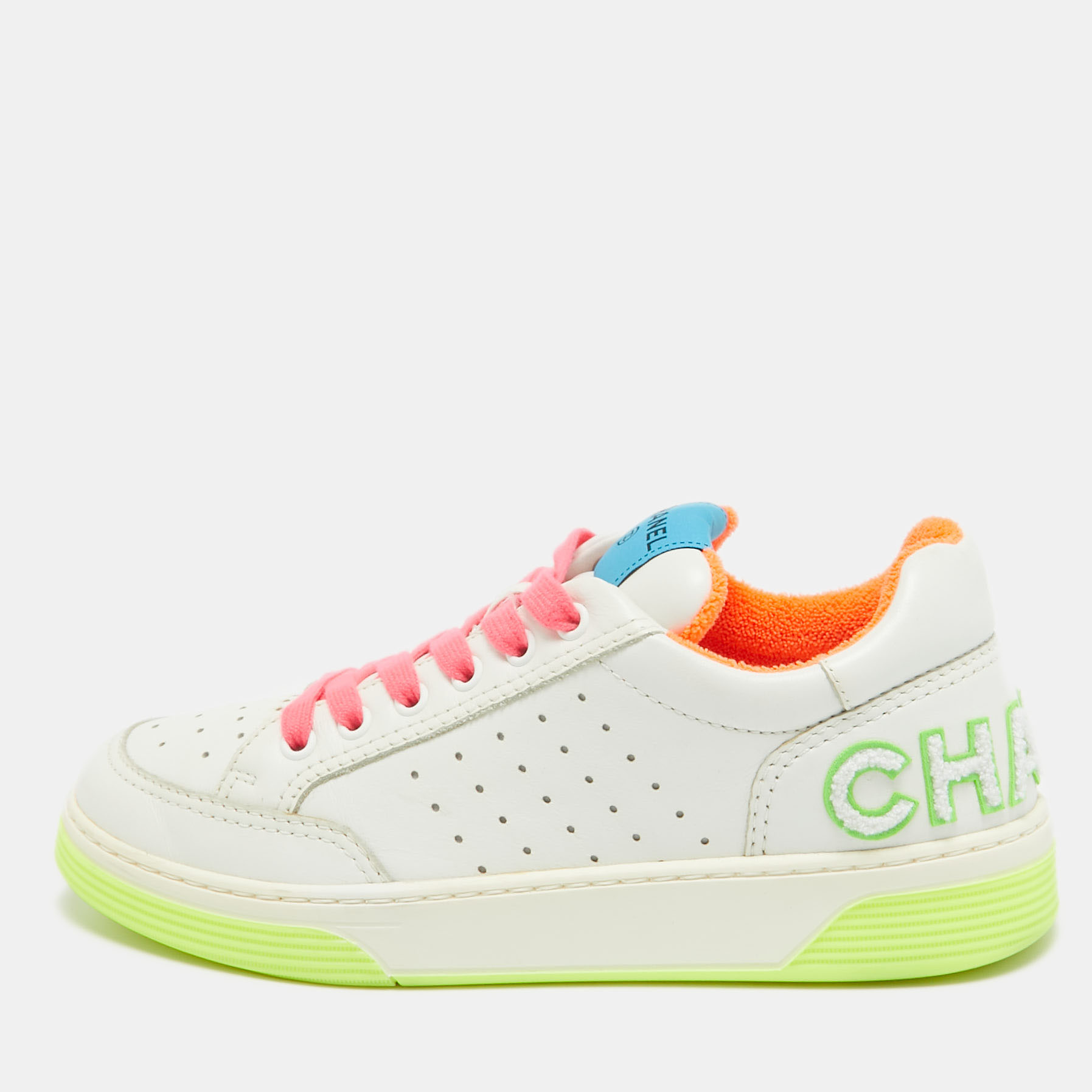 

Chanel White Leather Logo Low Top Sneakers Size