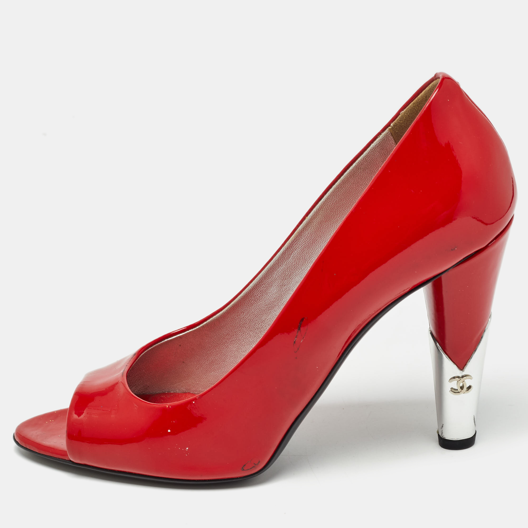 Gift your feet these stunning pumps by Chanel today. Crafted in red patent leather the peep toe pumps are a blend of quality and elegance.
