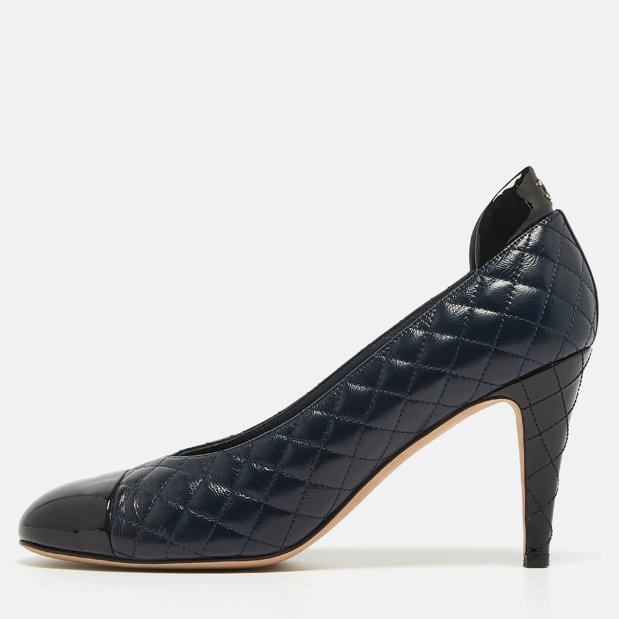 

Chanel Navy Blue/Black Quilted Leather and Patent CC Pumps Size