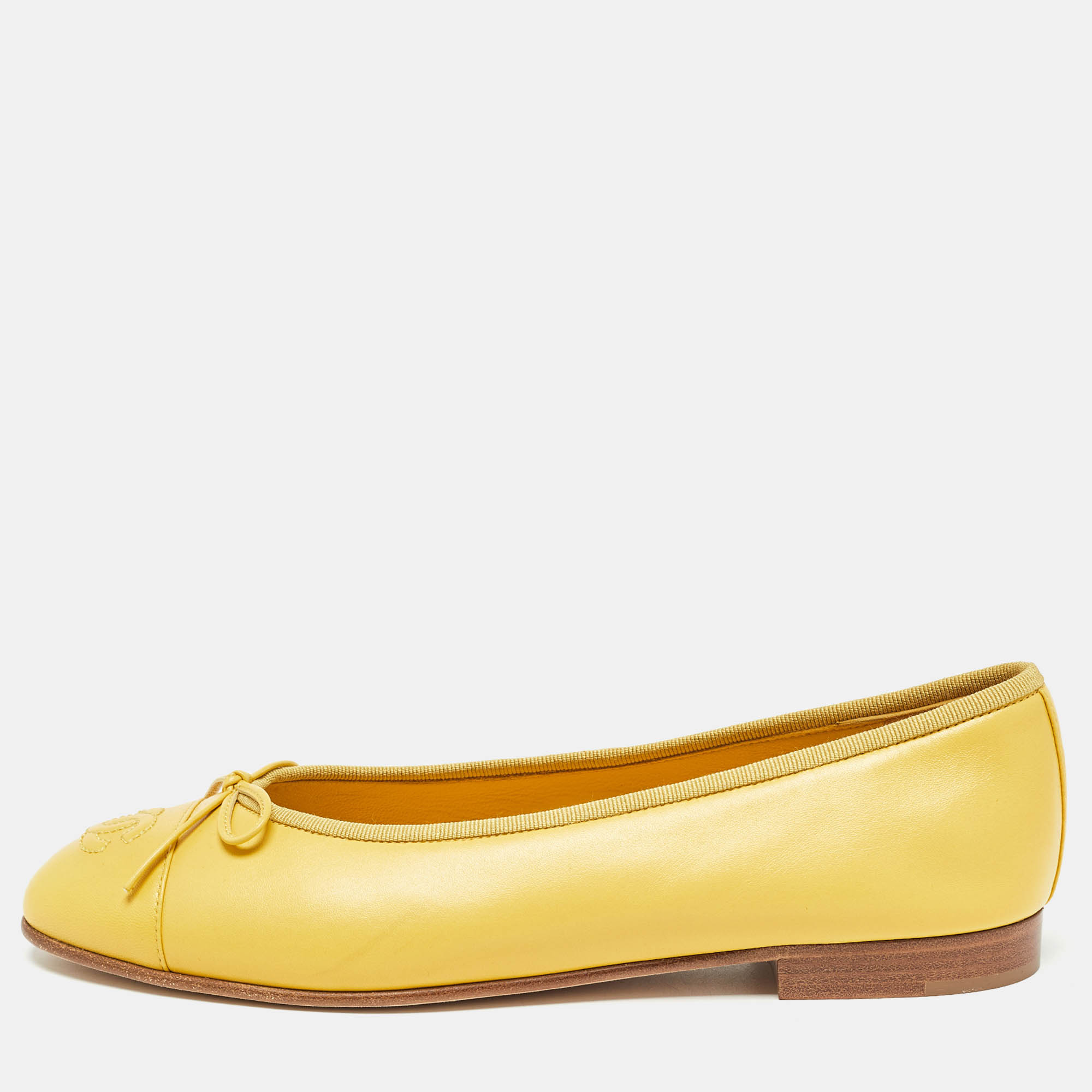 Pre-owned Chanel Yellow Leather Cc Bow Ballet Flats Size 38.5