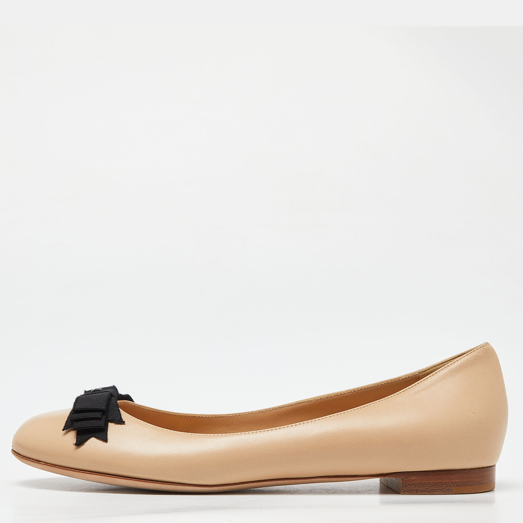 

Chanel Beige/Black Leather CC Cap Toe Bow Ballet Flats Size