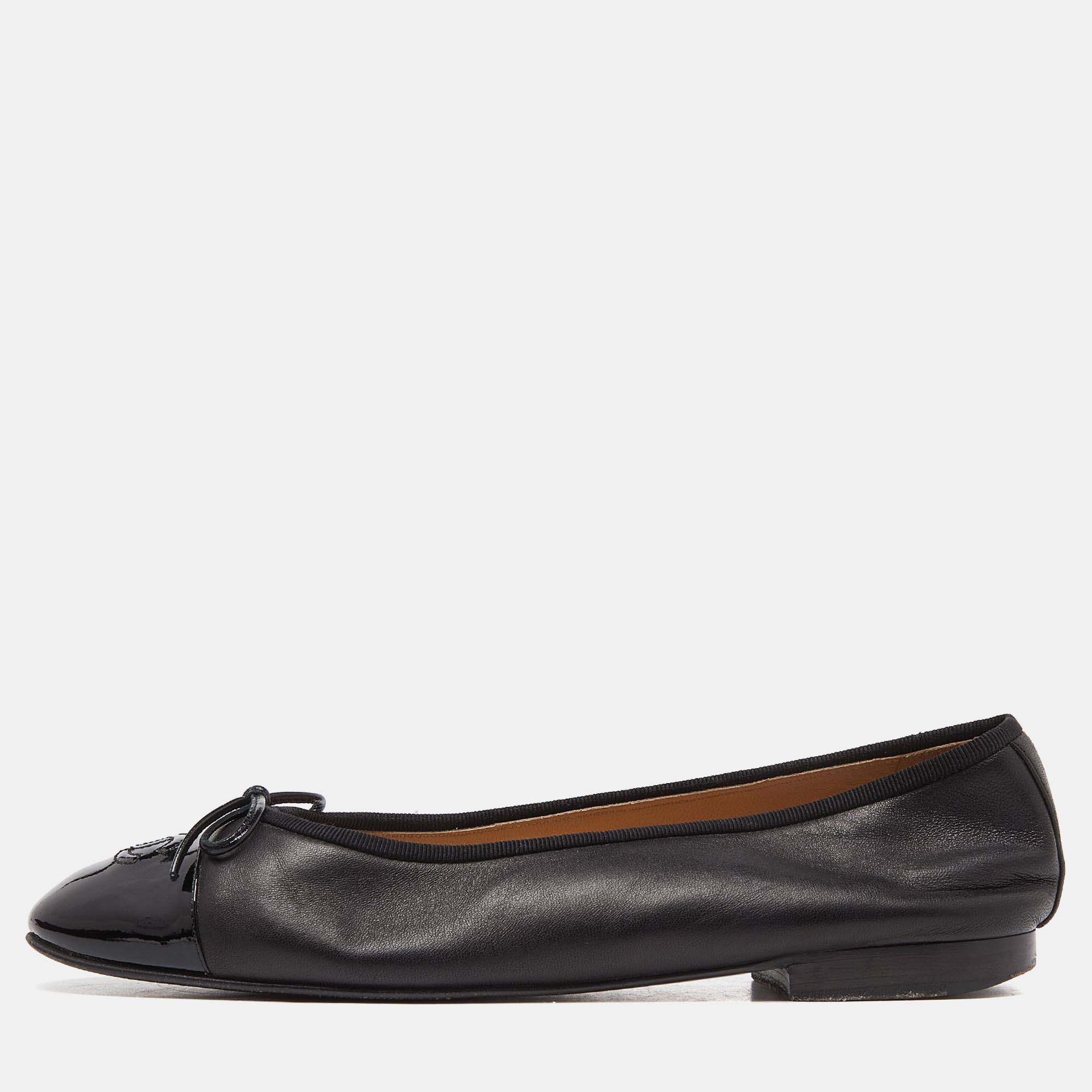 

Chanel Black Leather and Patent Leather Bow CC Cap Toe Ballet Flats Size