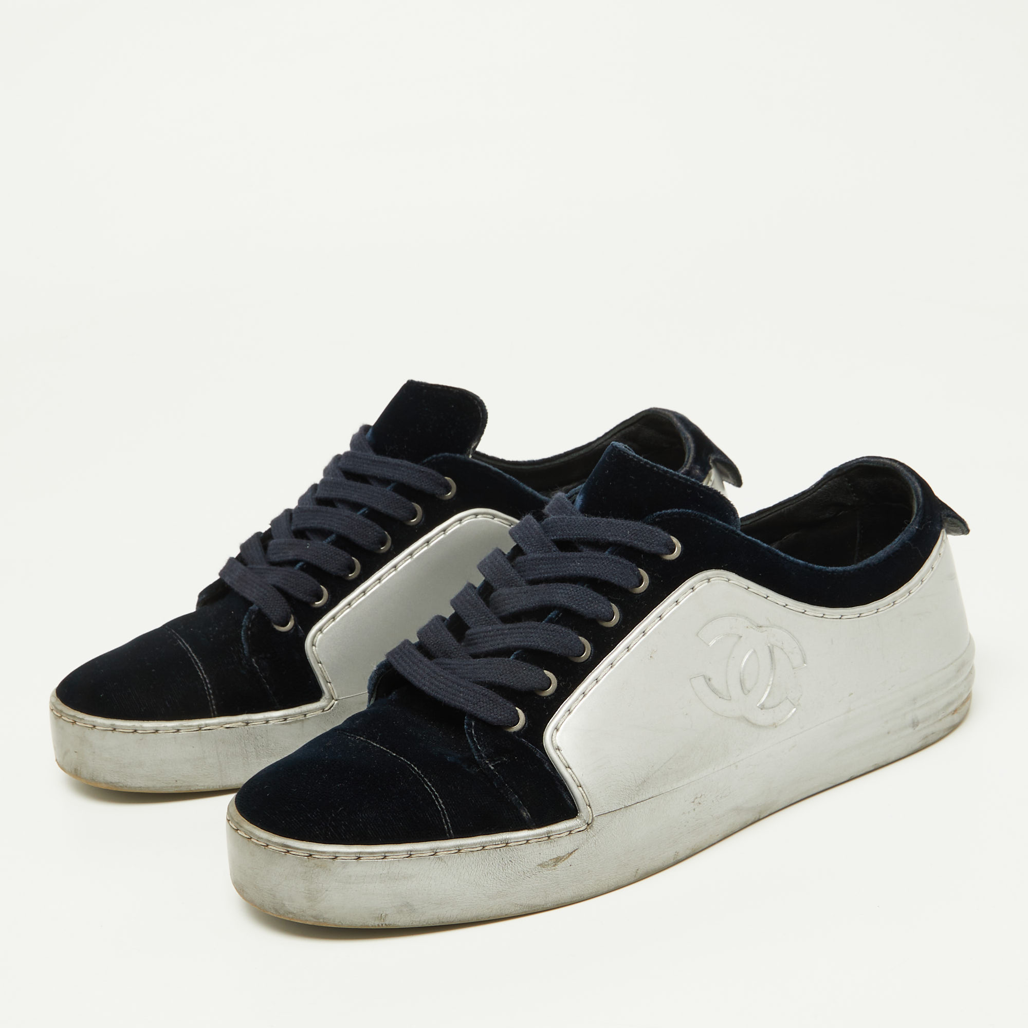 Chanel Silver/Blue Velvet and Rubber CC Low Top Sneakers Size 38 