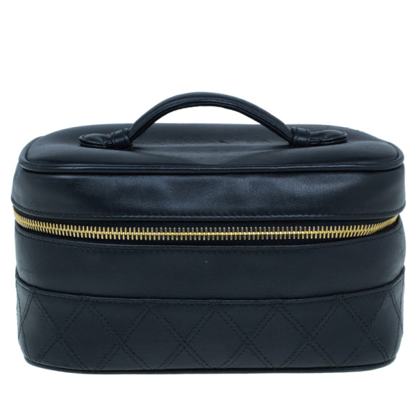 مملوكة مسبقًا Chanel Black Lambskin Leather Vanity Bag