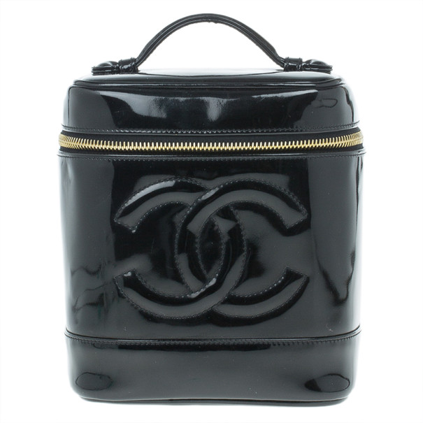 مملوكة مسبقًا Chanel Black Patent Leather Vanity Bag