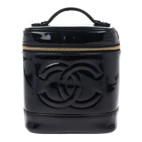 مملوكة مسبقًا Chanel Black Patent Leather Vanity Bag