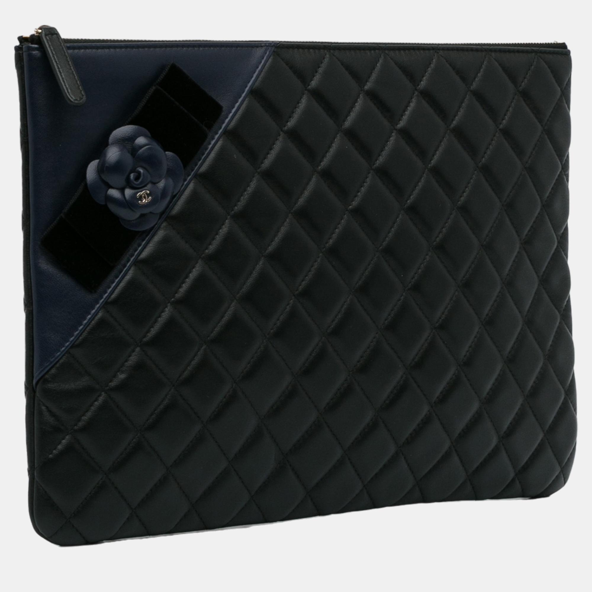 

Chanel Black Large Quilted Camellia O-Case