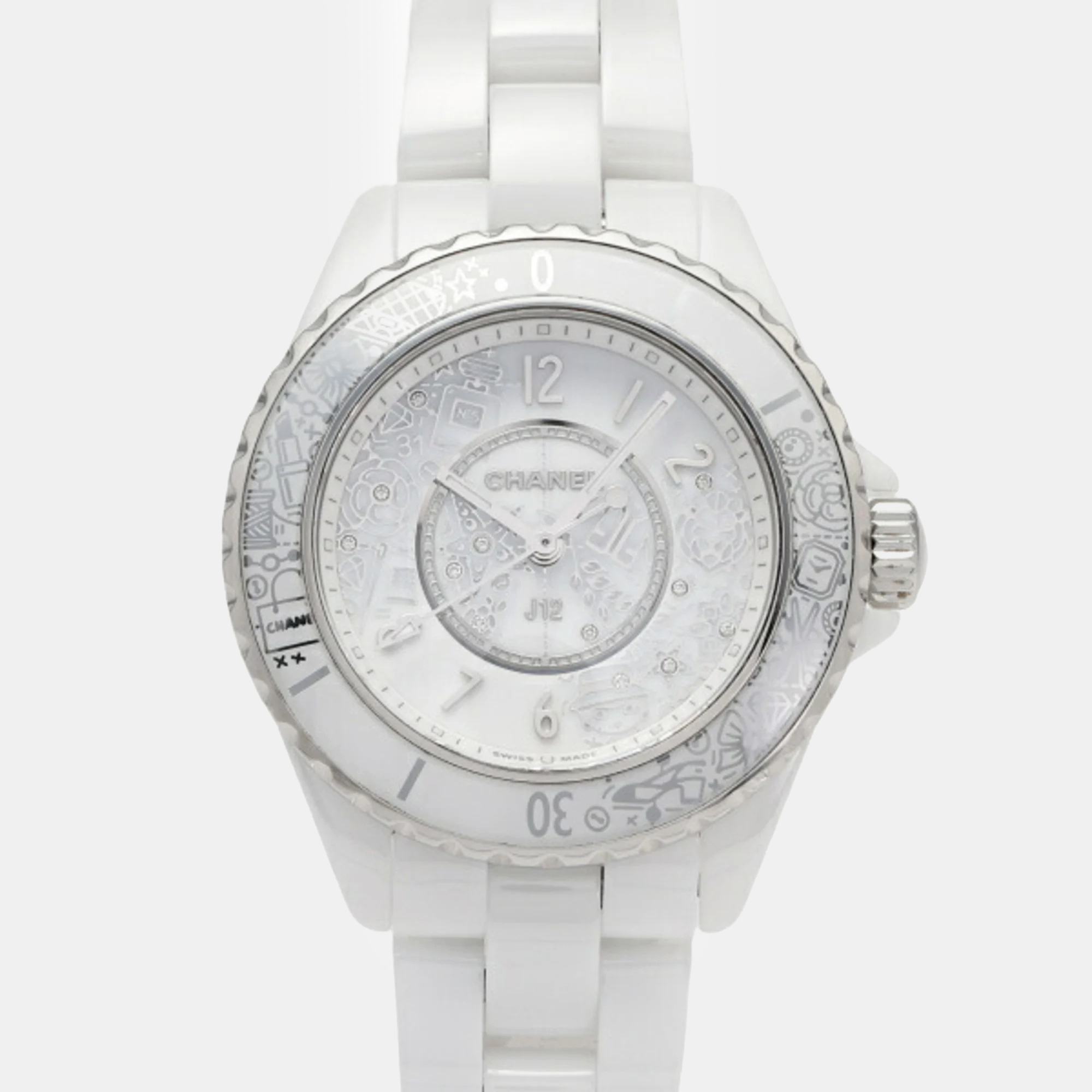 

Chanel White Ceramic J12 H6477 Quartz Women's Wristwatch 33 mm