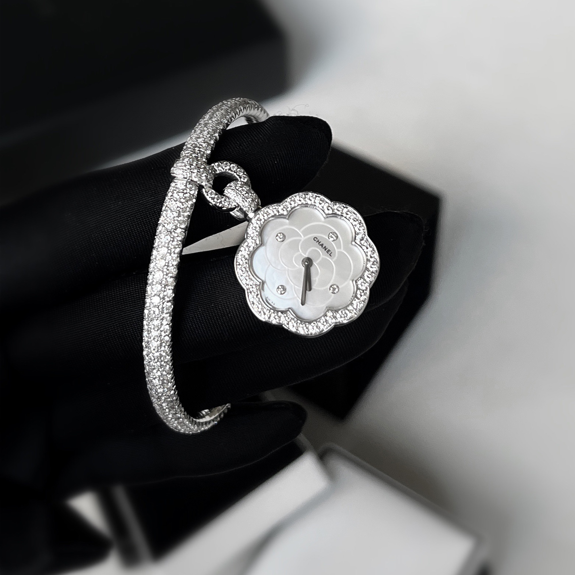 

Chanel Silver Diamond Ceramic J2411 Quartz Women's Wristwatch 23 mm