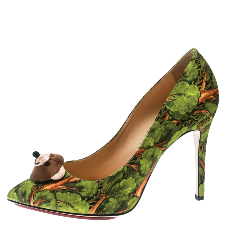 

Charlotte Olympia Green Printed Satin Bear Necessities Pointed Toe Pumps Size