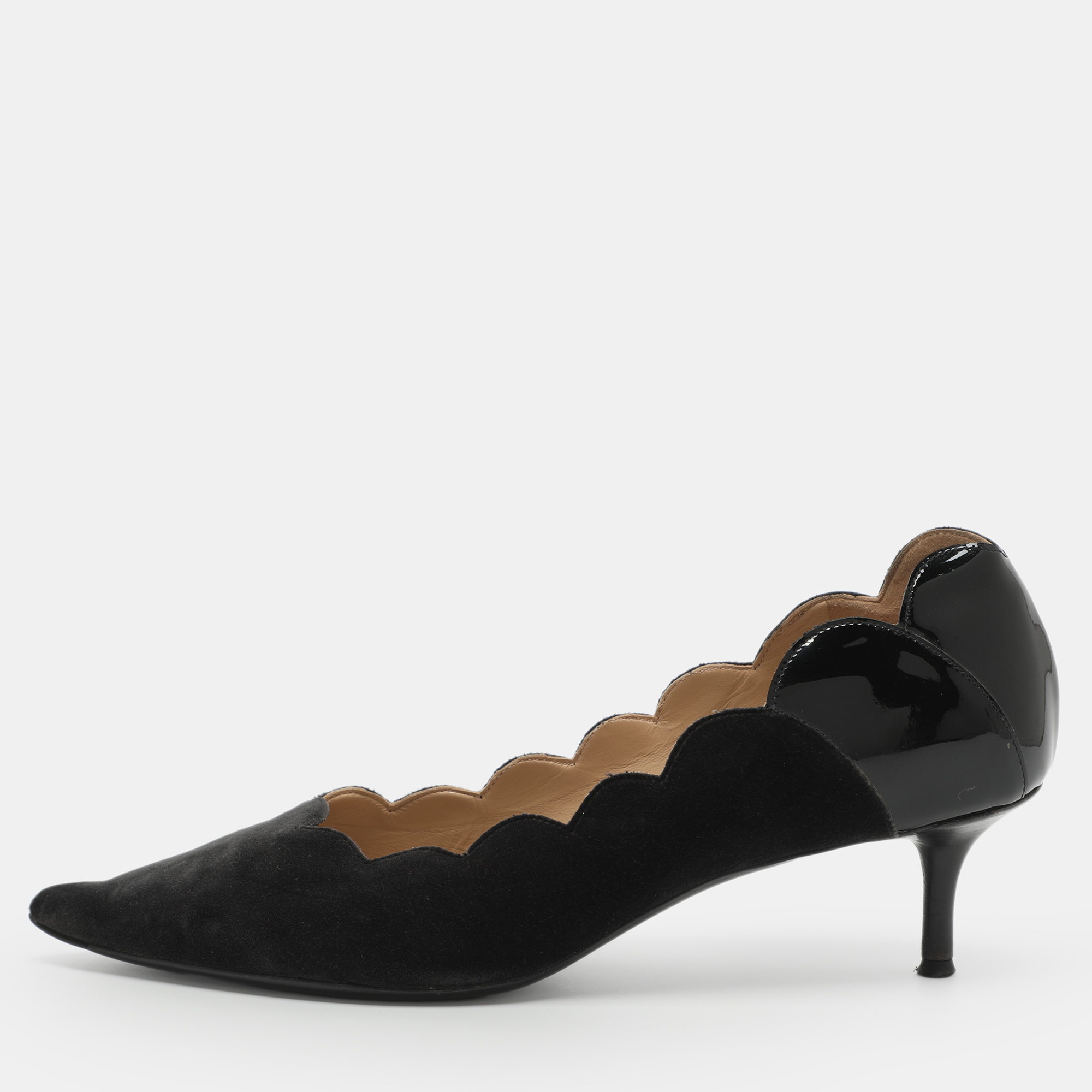 

Chloe Laurena Scalloped Size 41 Black Patent Leather and Velvet Pumps