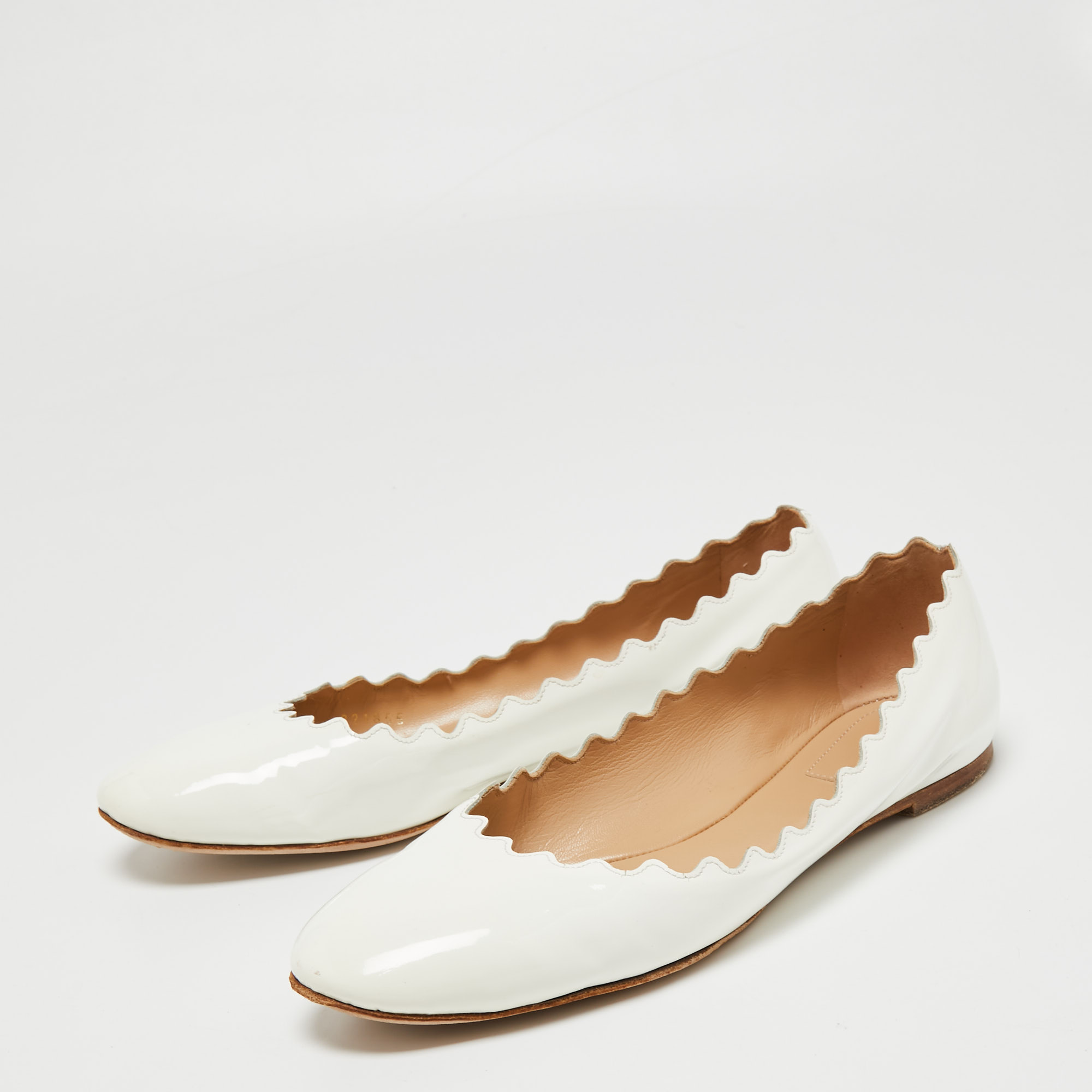 

Chloe White Patent Leather Lauren Scalloped Ballet Flats Size