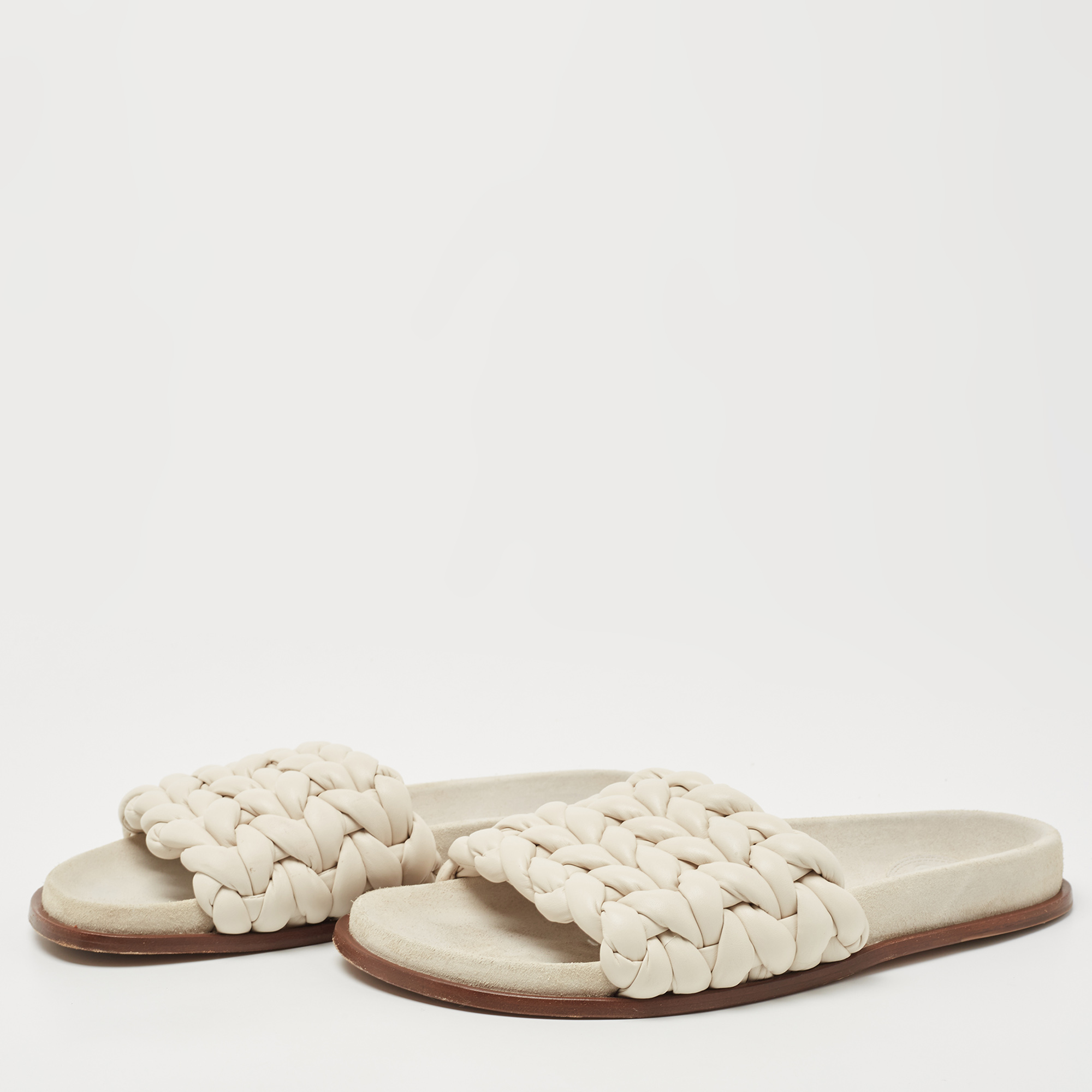 

Chloe White Woven Leather Kacey Flat Slides Size