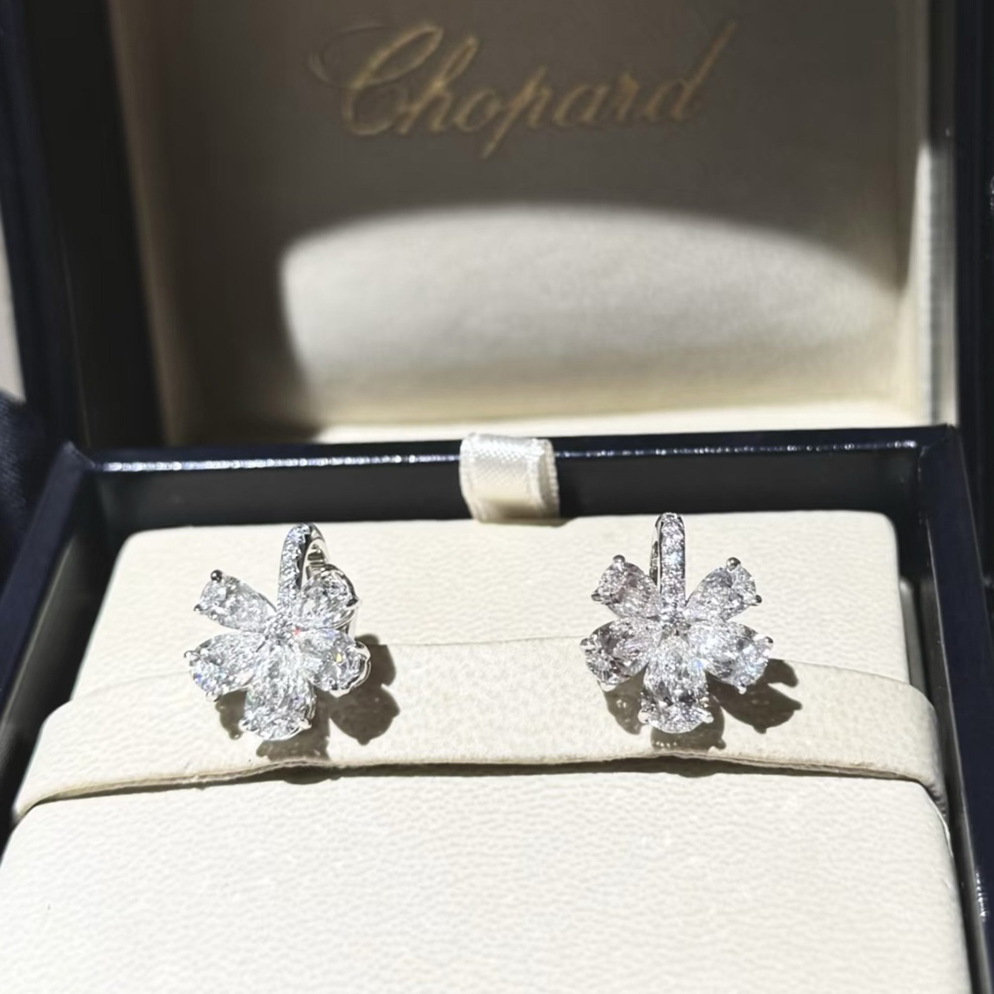 

Chopard 18K White Gold Diamond 5.28Ct Floral Earrings