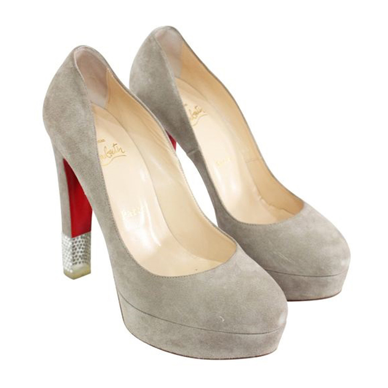 

Christian Louboutin Beige Suede Pumps Size