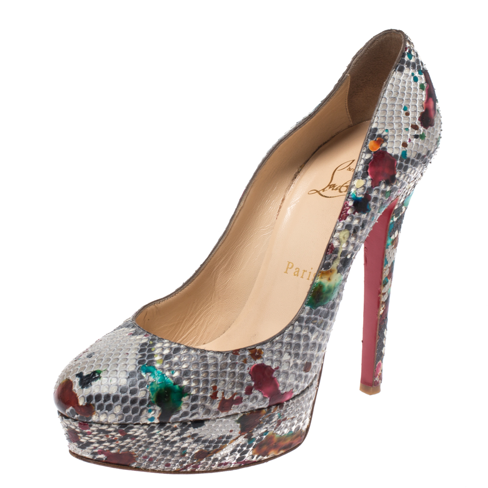 A delight to add to ones shoe collection is this pair. These Christian Louboutin beauties are covered in python leather and styled with platforms 13 cm heels and the signature red soles. Add these pumps to your closet today and flaunt them with pride.