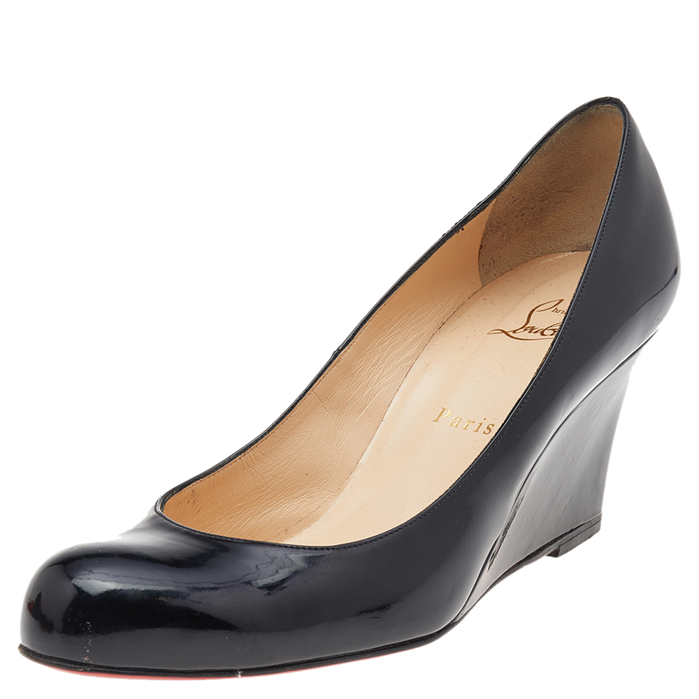 Elegant and praiseworthy this pair of Ron Ron Zeppa pumps by Christian Louboutin is perfect for office parties or professional meetings to achieve an impressive look. Crafted with patent leather they feature round toes and leather lined insoles. This pair is elevated on 7.5 cm wedge heels.
