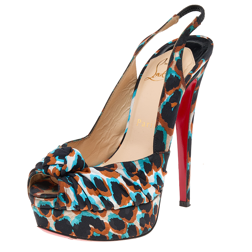 How gorgeous are these sandals from Christian Louboutin Theyve been beautifully covered in multicolor fabric and styled in a gathered knot on the uppers. These sandals carry peep toes slingbacks platforms with 14 cm heels and the signature red soles. Let this pair lift your outfits by owning them today.