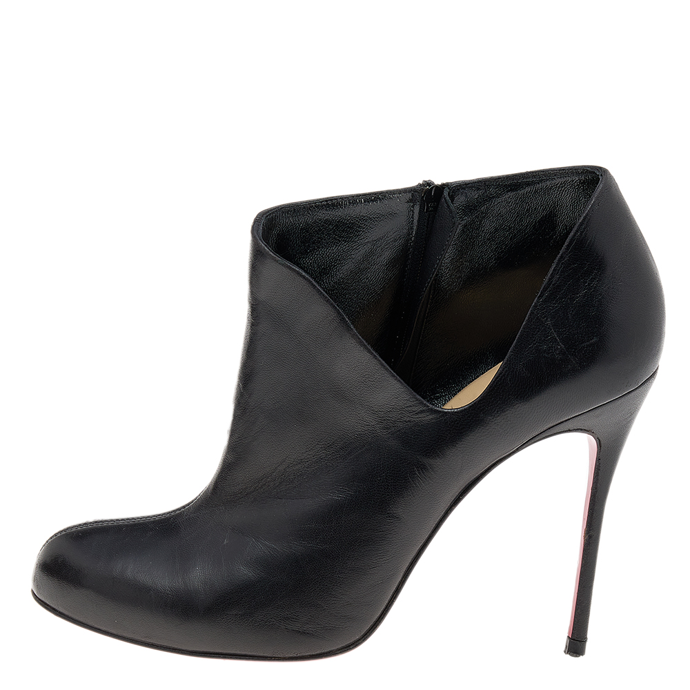 

Christian Louboutin Black Leather Lisse Ankle Booties Size