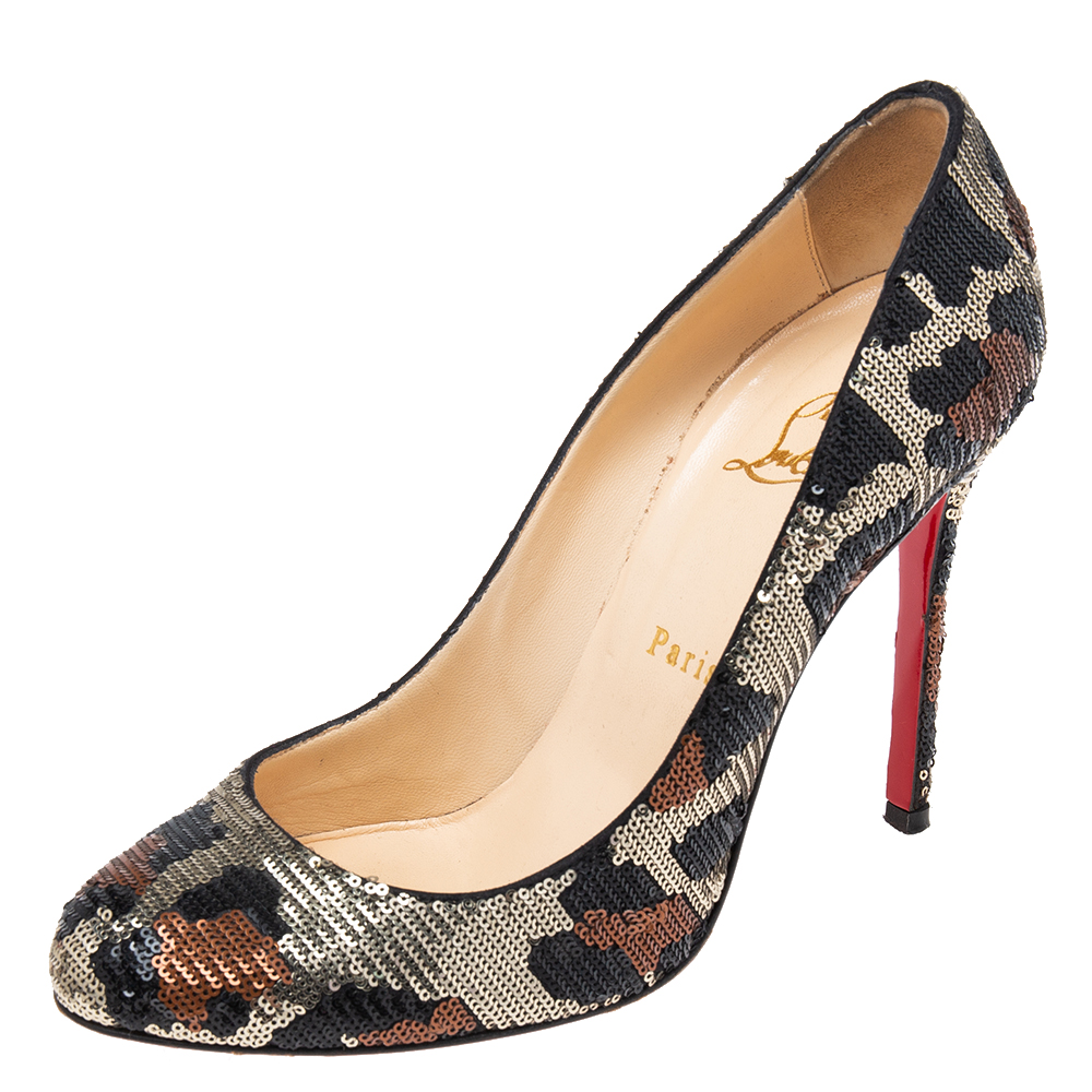 These dazzling Christian Louboutin Fifi pumps will make a great addition to your shoe collection. They are covered in sequins and styled with round toes and 10.5 cm heels. Flaunt the pair with pride.