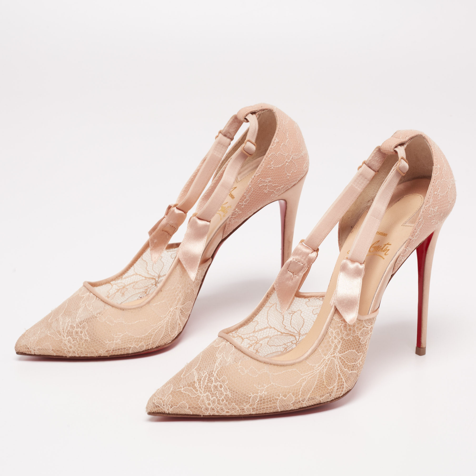 

Christian Louboutin Beige Lace and Satin Hot Jeanbi Pumps Size