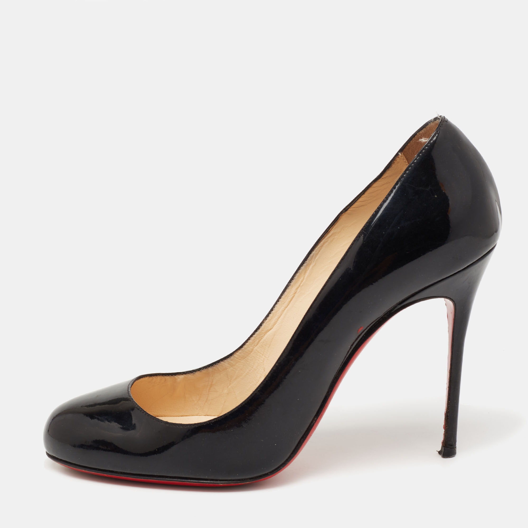 Exuding feminity and elegance these Christian Louboutin pumps feature a simple silhouette with an attractive design. You can wear these pumps for a statement look.