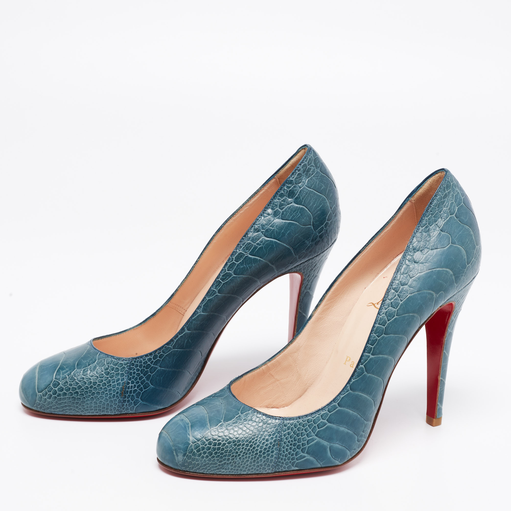 

Christian Louboutin Blue Ostrich Leg Simple Pumps Size