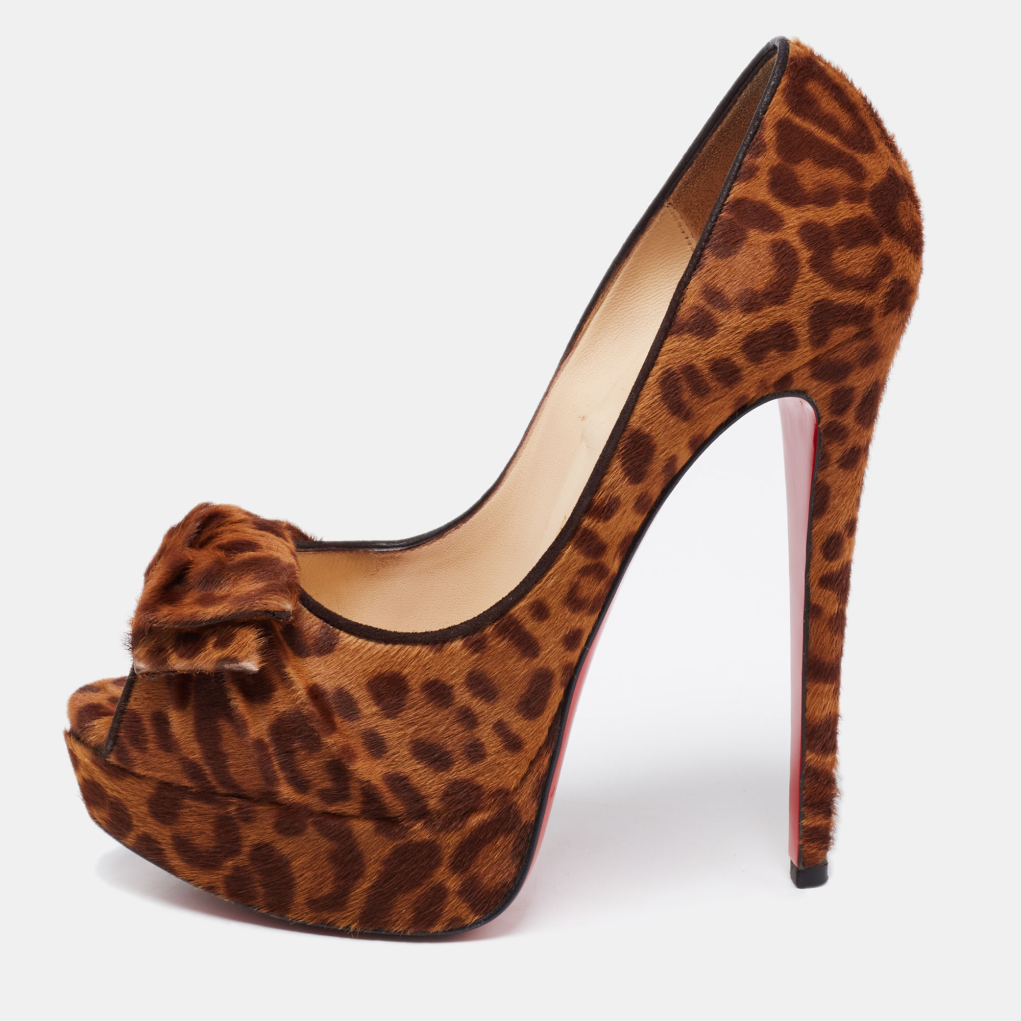 The House of Christian Louboutin brings an element of class to your closet with these stunning Lady Peep pumps. They are created using brown tan leopard printed calf hair with a bow on the front. They showcase peep toes platforms and tall heels. Make a fashion statement by wearing these pumps.