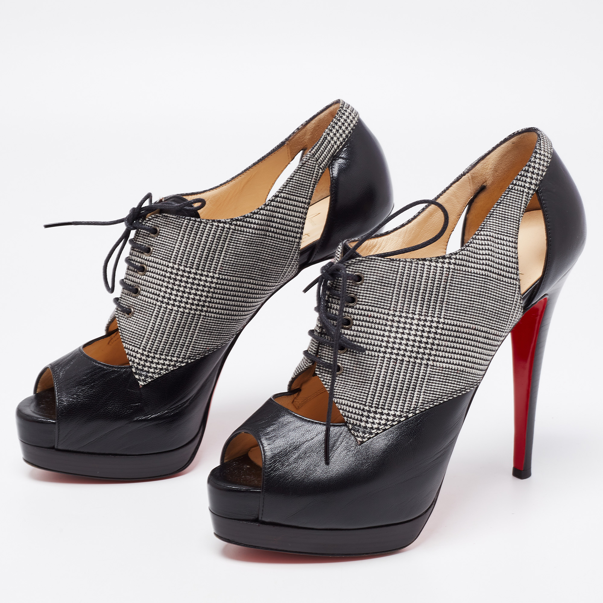 

Christian Louboutin Black Leather And Tartan Fabric Platform Oxford Booties Size