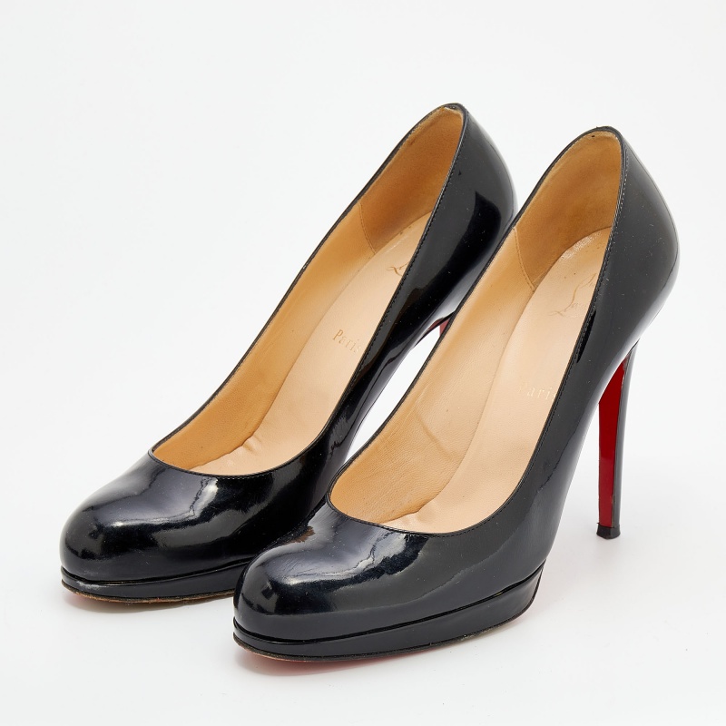 

Christian Louboutin Black Patent Leather Simple Round Toe Pumps Size