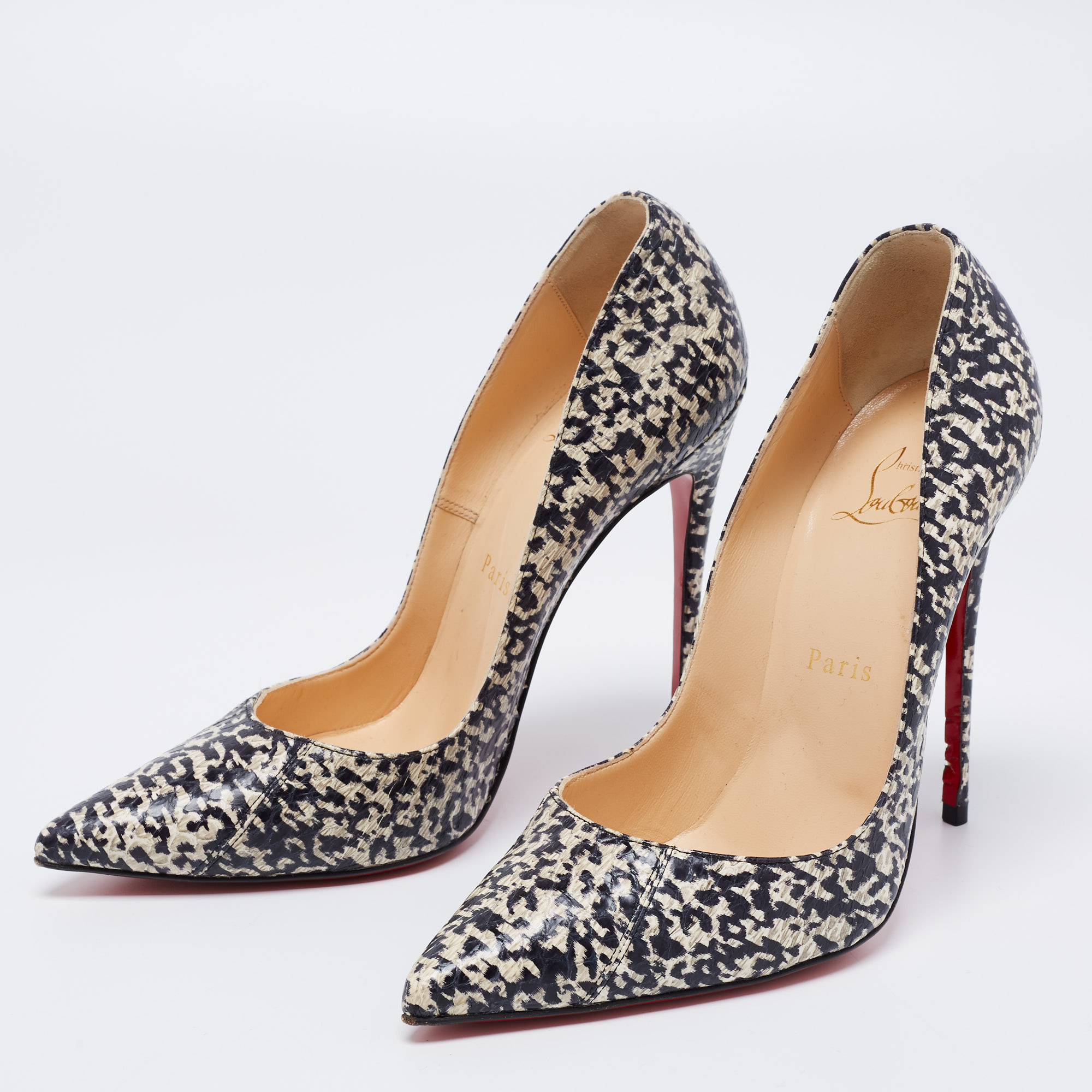 

Christian Louboutin White/Navy Blue Python Leather So Kate Pointed Toe Pumps Size