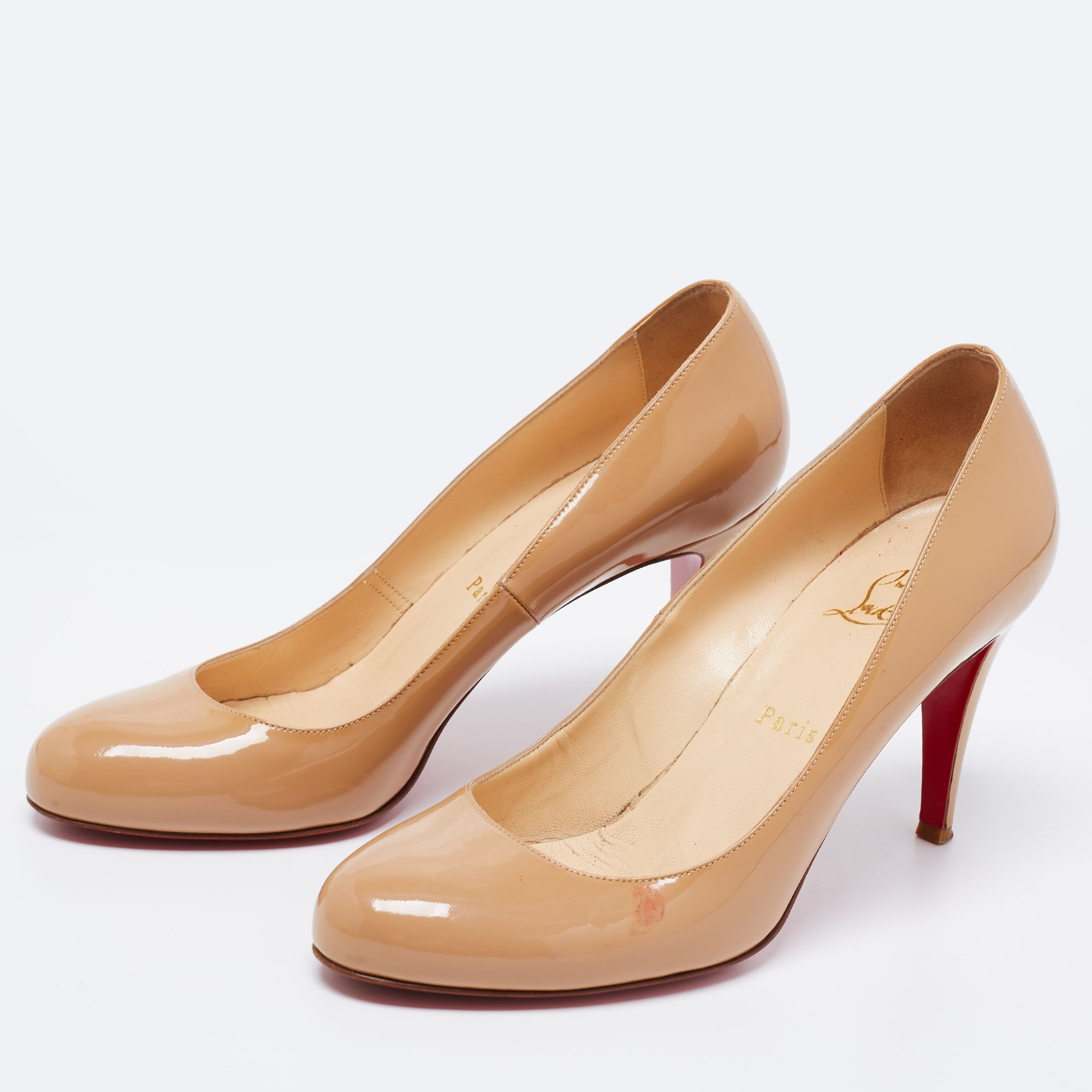 

Christian Louboutin Beige Patent Leather Simple Round Toe Pumps Size