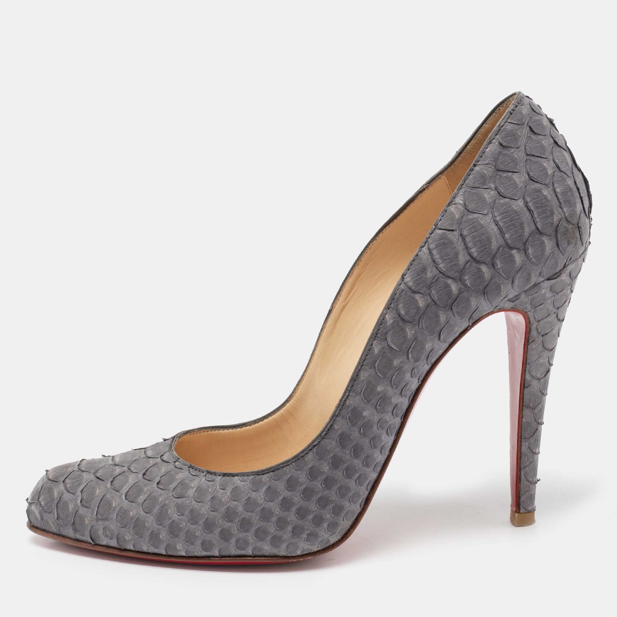 Minimal in design this pair of Fifi pumps from Christian Louboutin is defined by its smooth curves and precise lines. Crafted from python leather in a grey shade it features round toes the signature red lacquered soles and a leather lined insole. An ideal choice for various occasions these shoes are complete with 11cm heels.