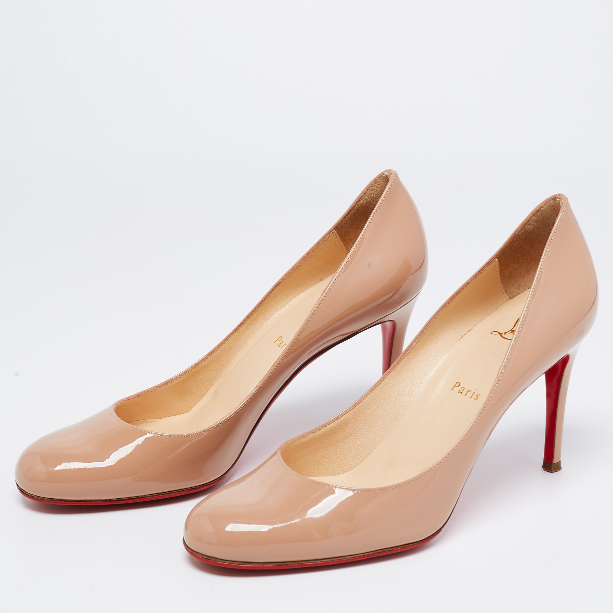 

Christian Louboutin Beige Patent Leather Simple Pumps Size