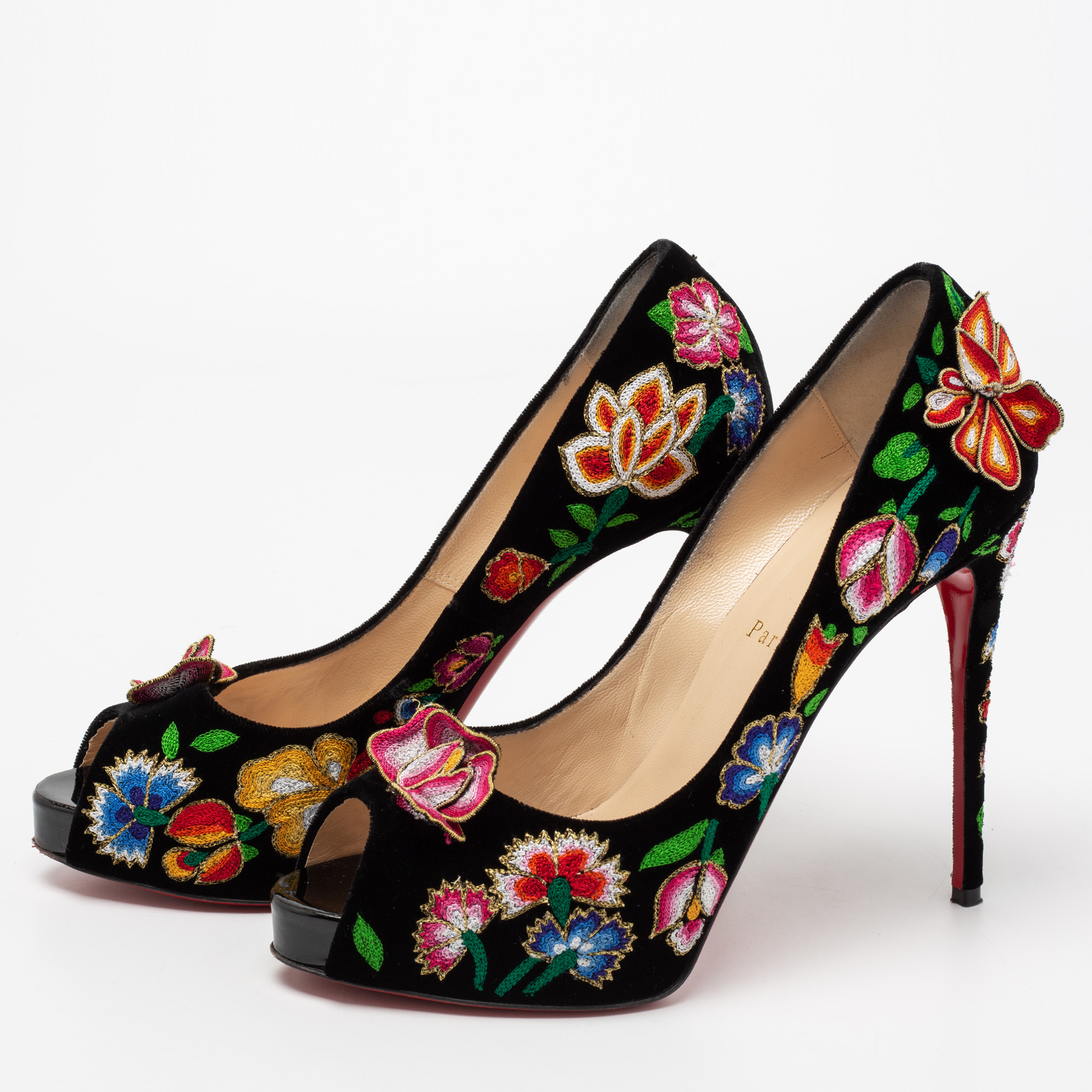 

Christian Louboutin Multicolor Embroidered Velvet Folklo Pumps Size