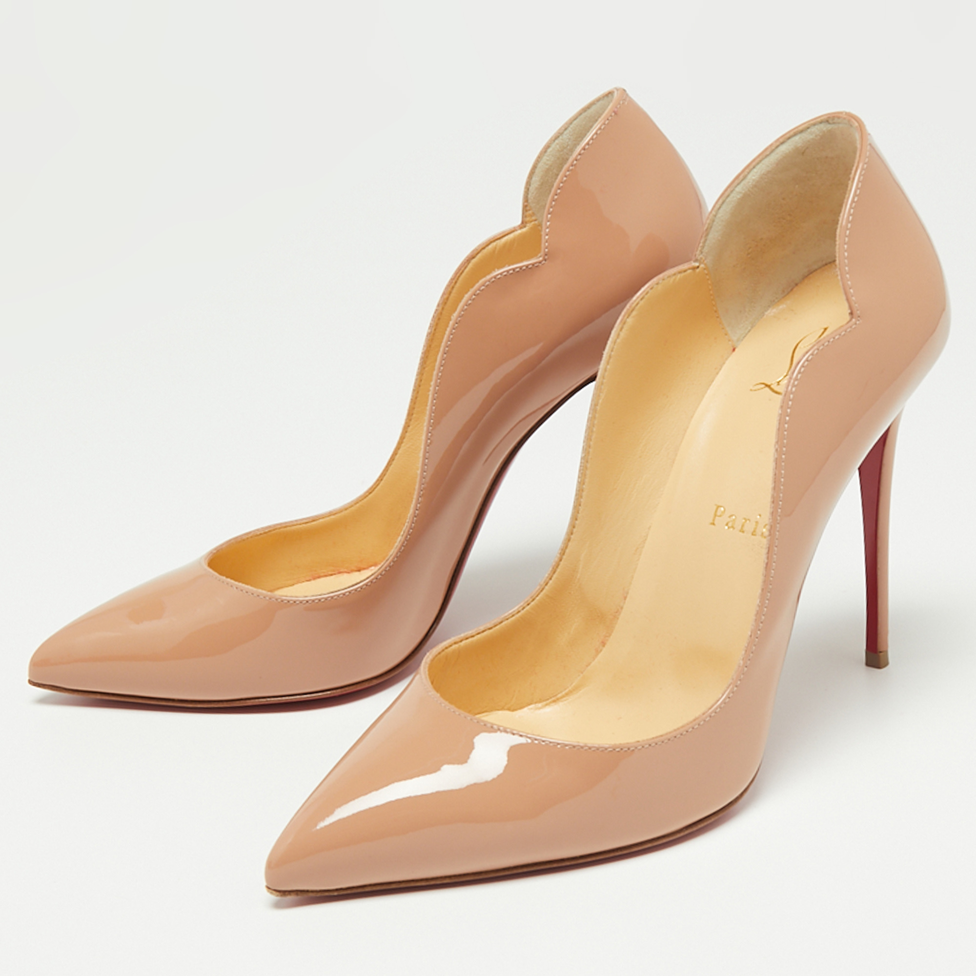 

Christian Louboutin Beige Patent Leather Hot Chick Pointed Toe Pumps Size