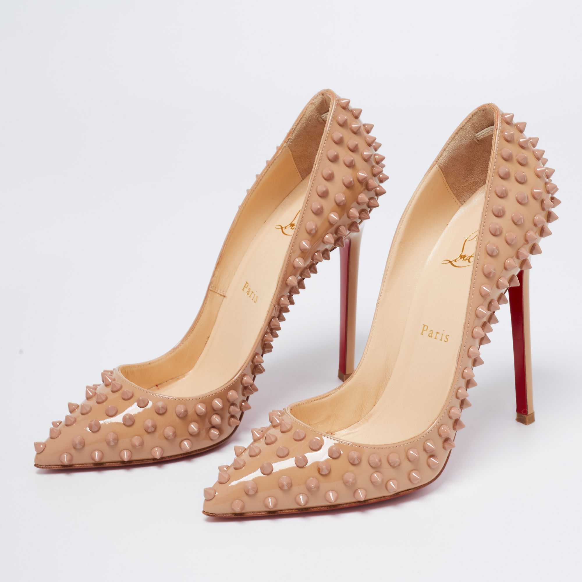 

Christian Louboutin Beige Patent Leather Pigalle Spikes Pumps Size