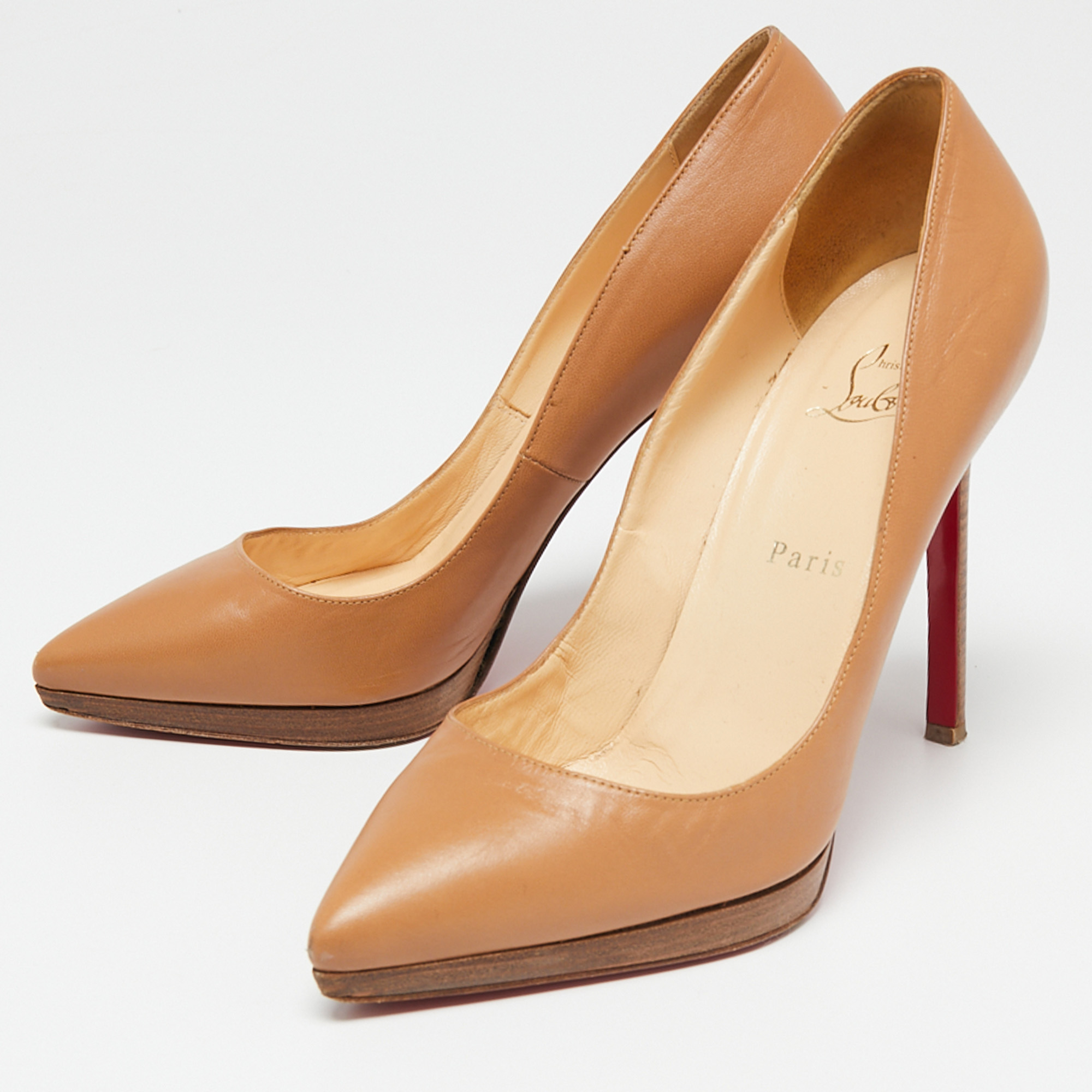 

Christian Louboutin Beige Leather Pigalle Plato Pointed Toe Pumps Size