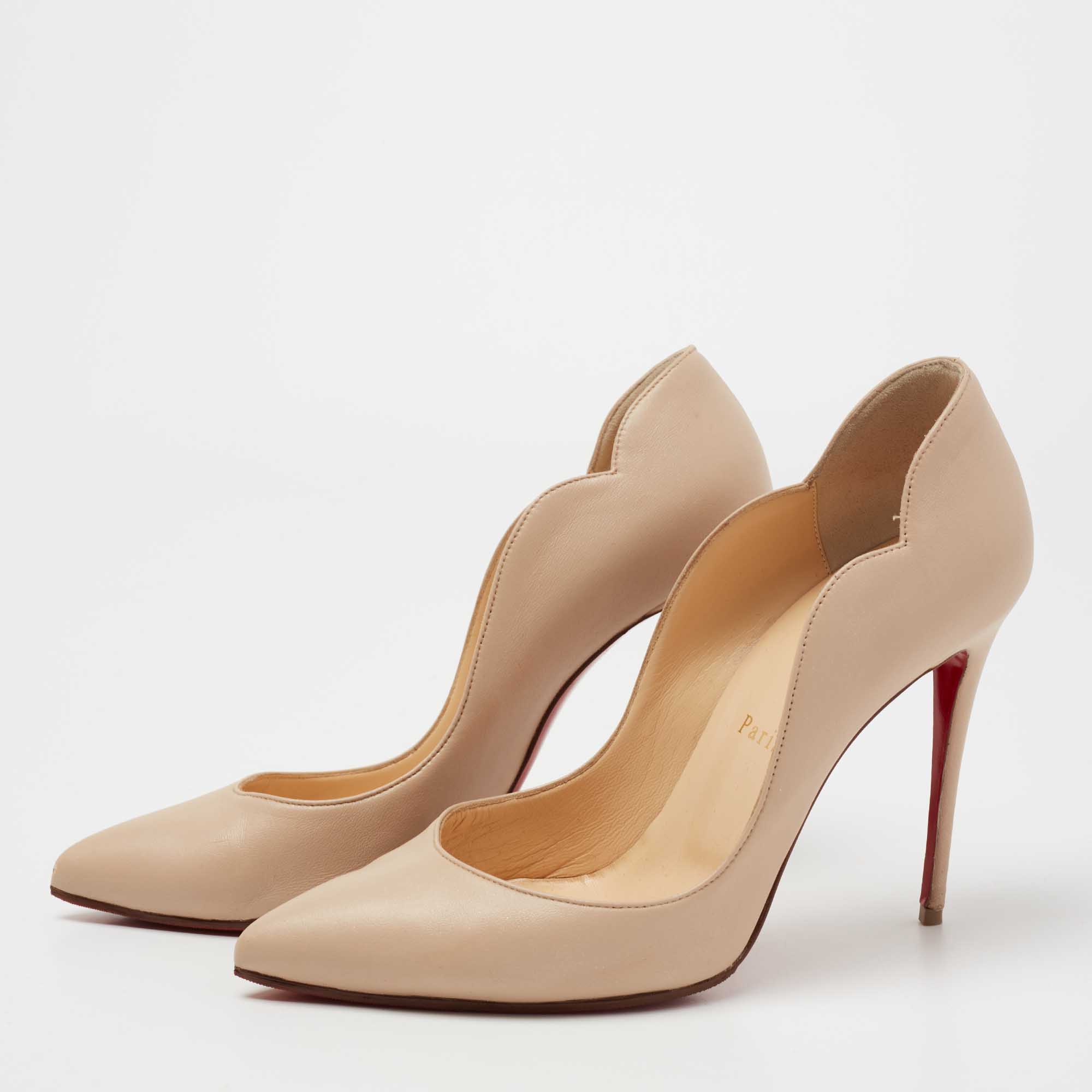 

Christian Louboutin Beige Leather Hot Chick Pumps Size