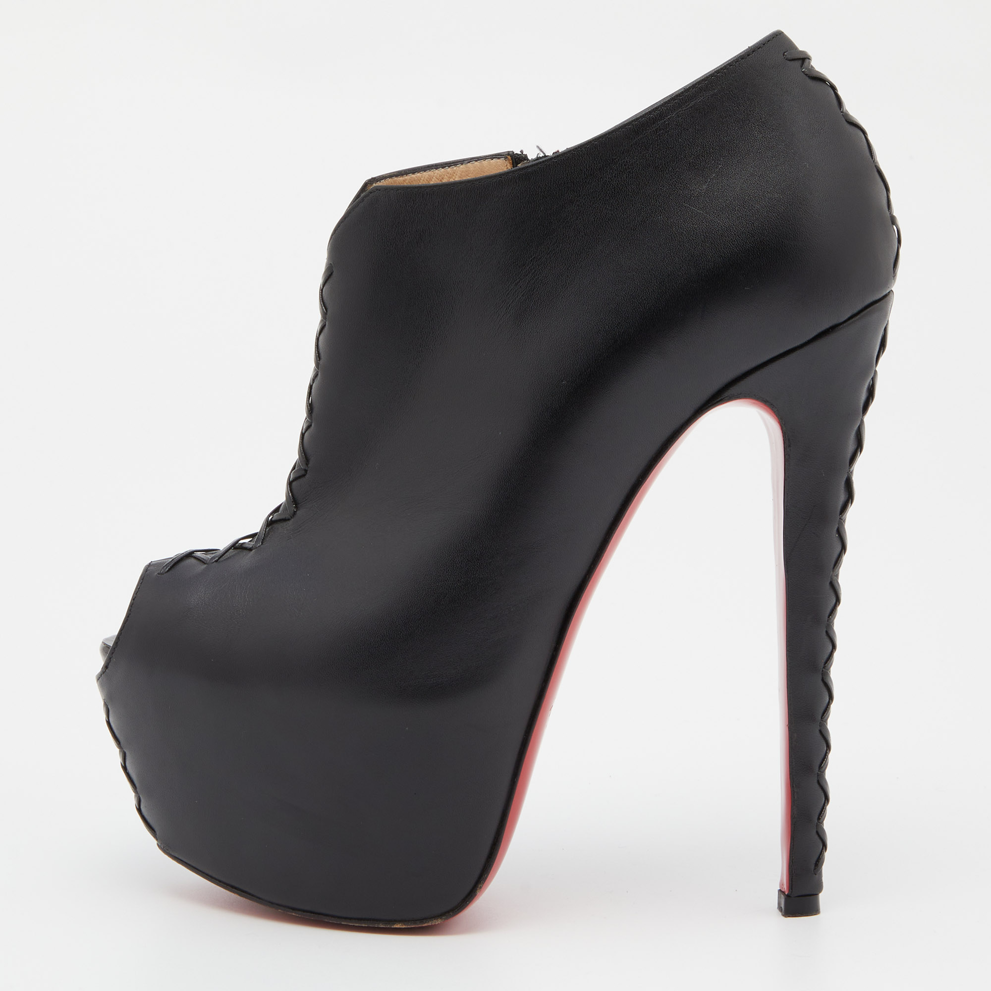 Christian Louboutin Black Pumps in Lake Worth, Texas, United States  (SalvageSale Item #7237918)