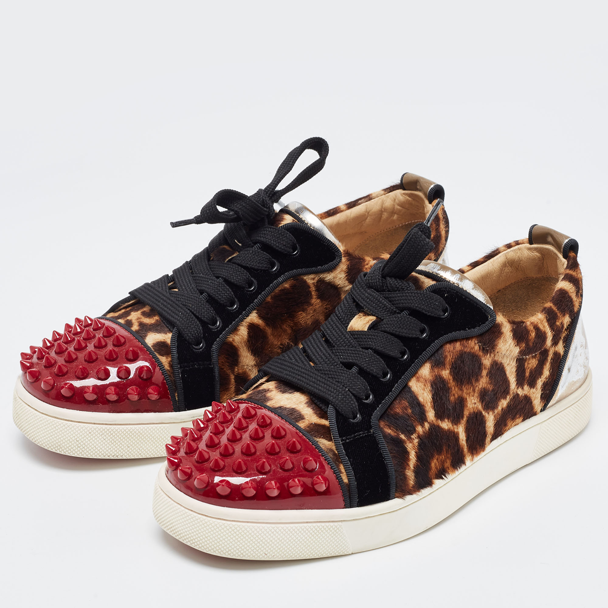 

Christian Louboutin Multicolor Leather And Leopard Print Canvas Louis Junior Spikes Sneakers Size
