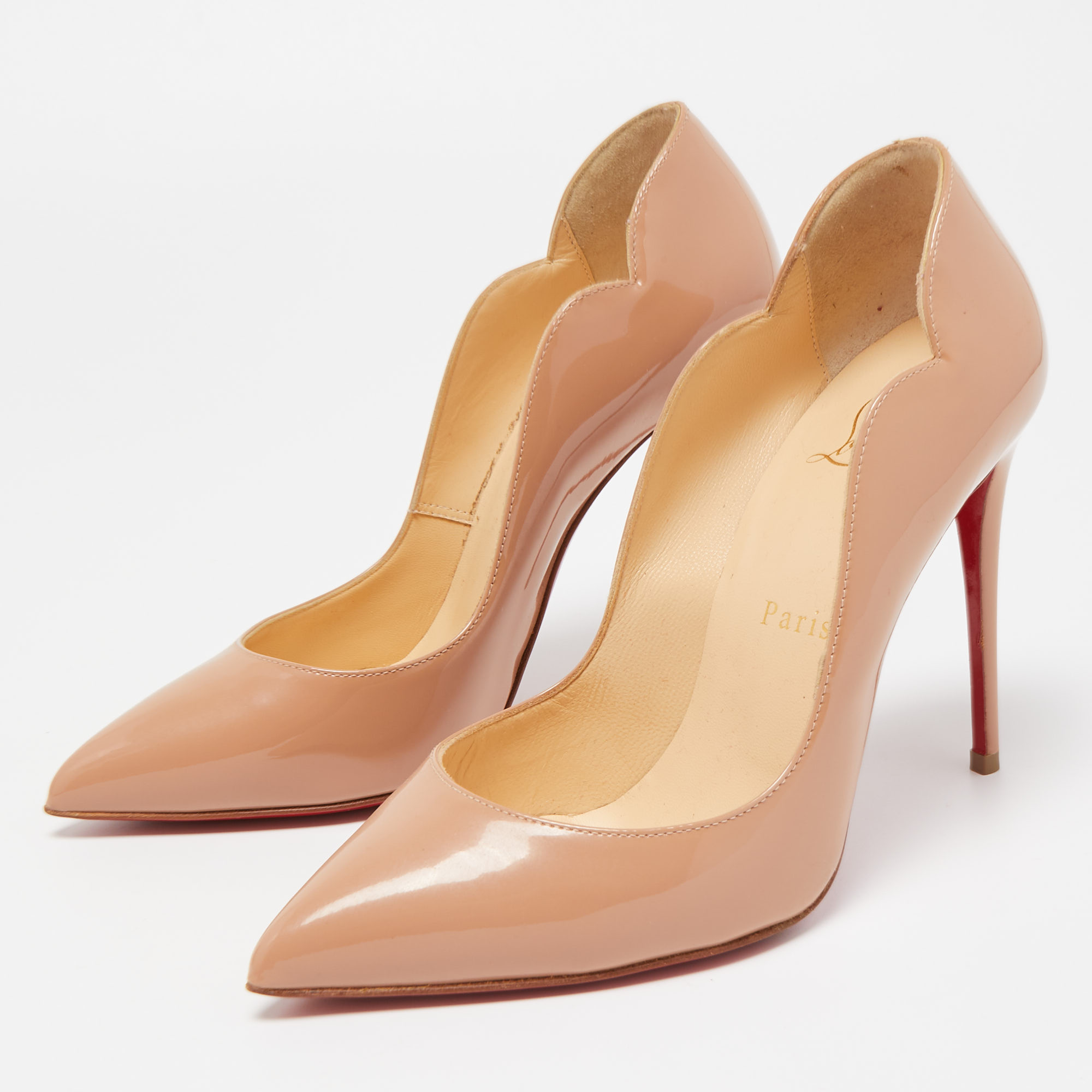 

Christian Louboutin Beige Patent Leather Hot Chick Pointed Toe Pumps Size