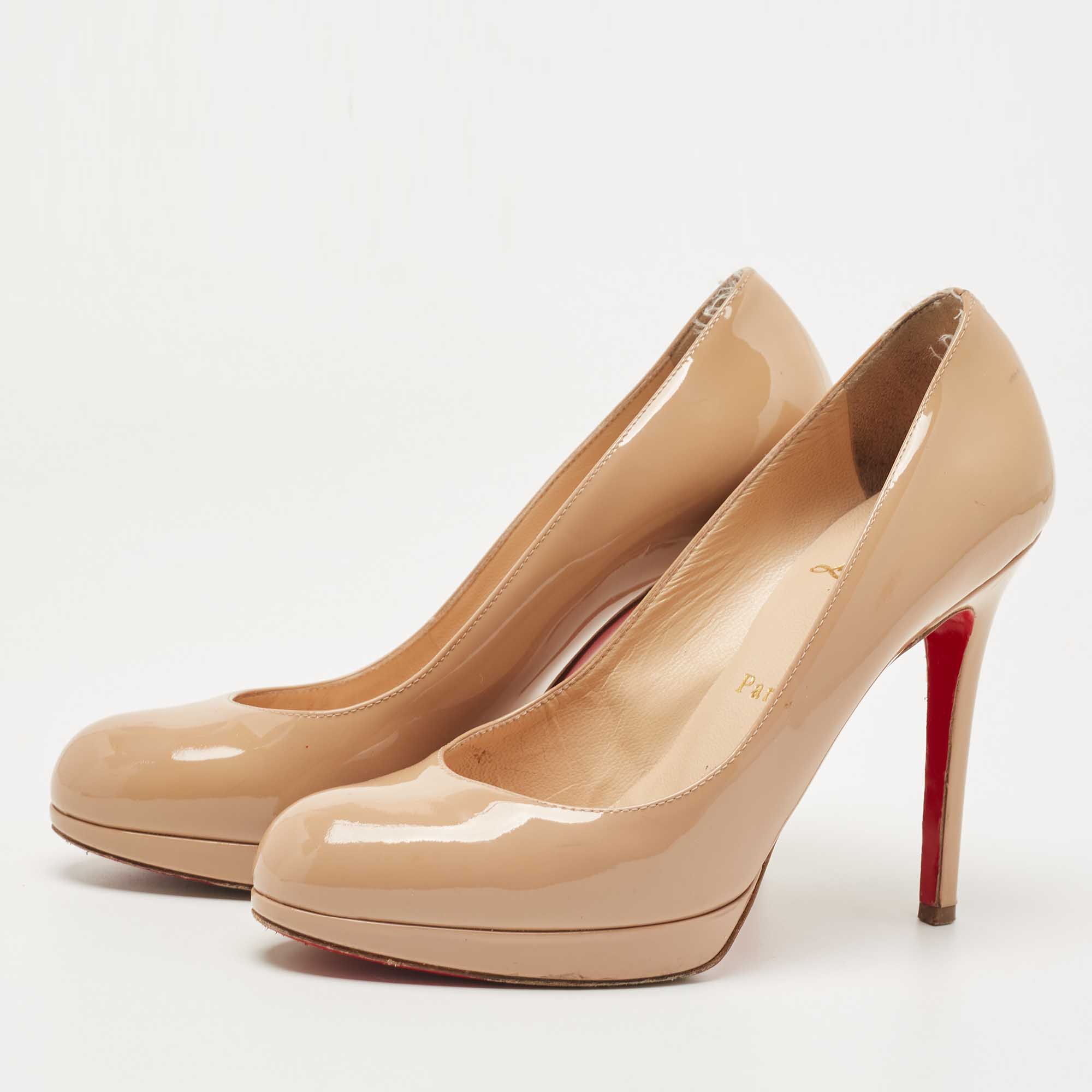 

Christian Louboutin Beige Patent Leather New Simple Pumps Size