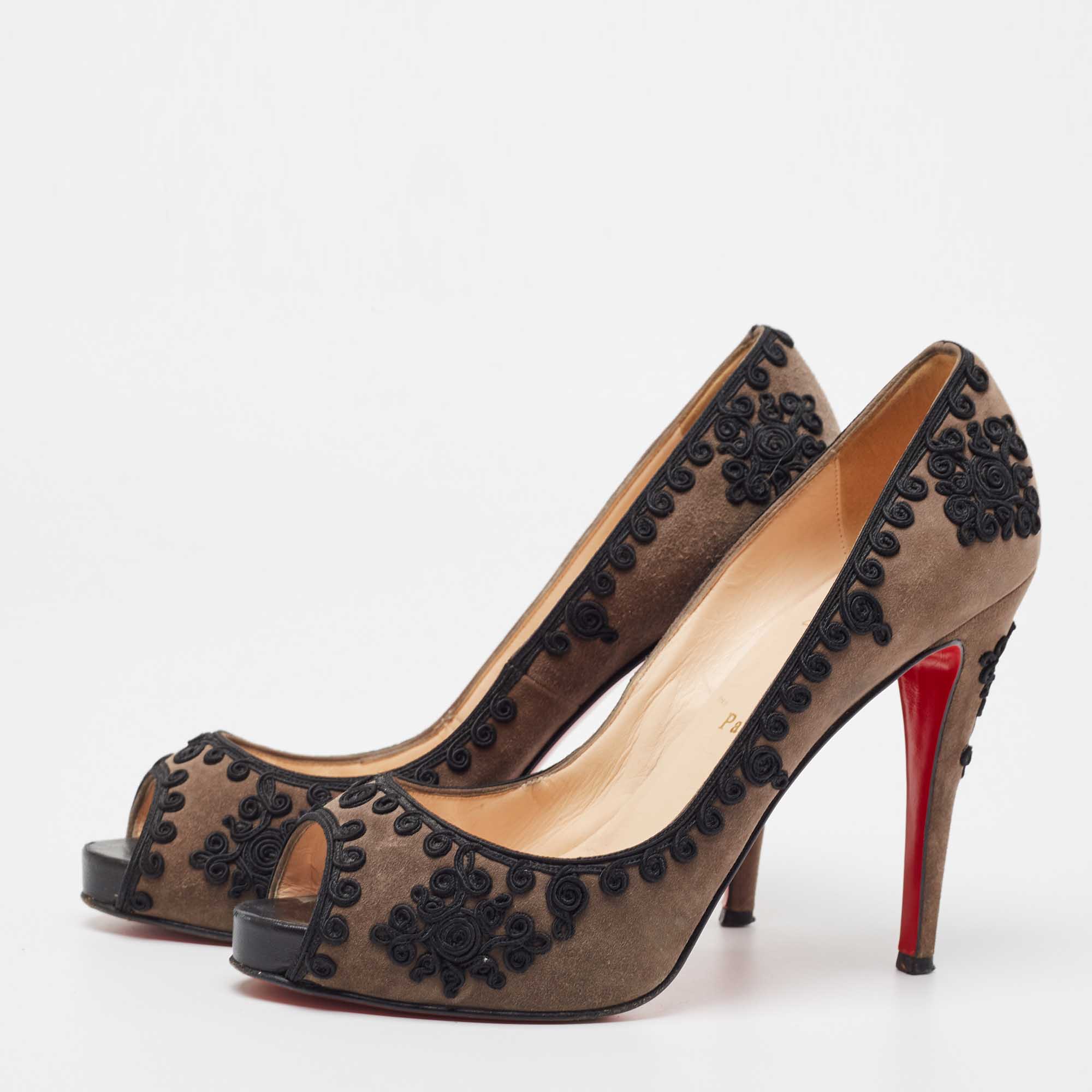 

Christian Louboutin Grey Suede Embroidered Very Prive Pumps Size