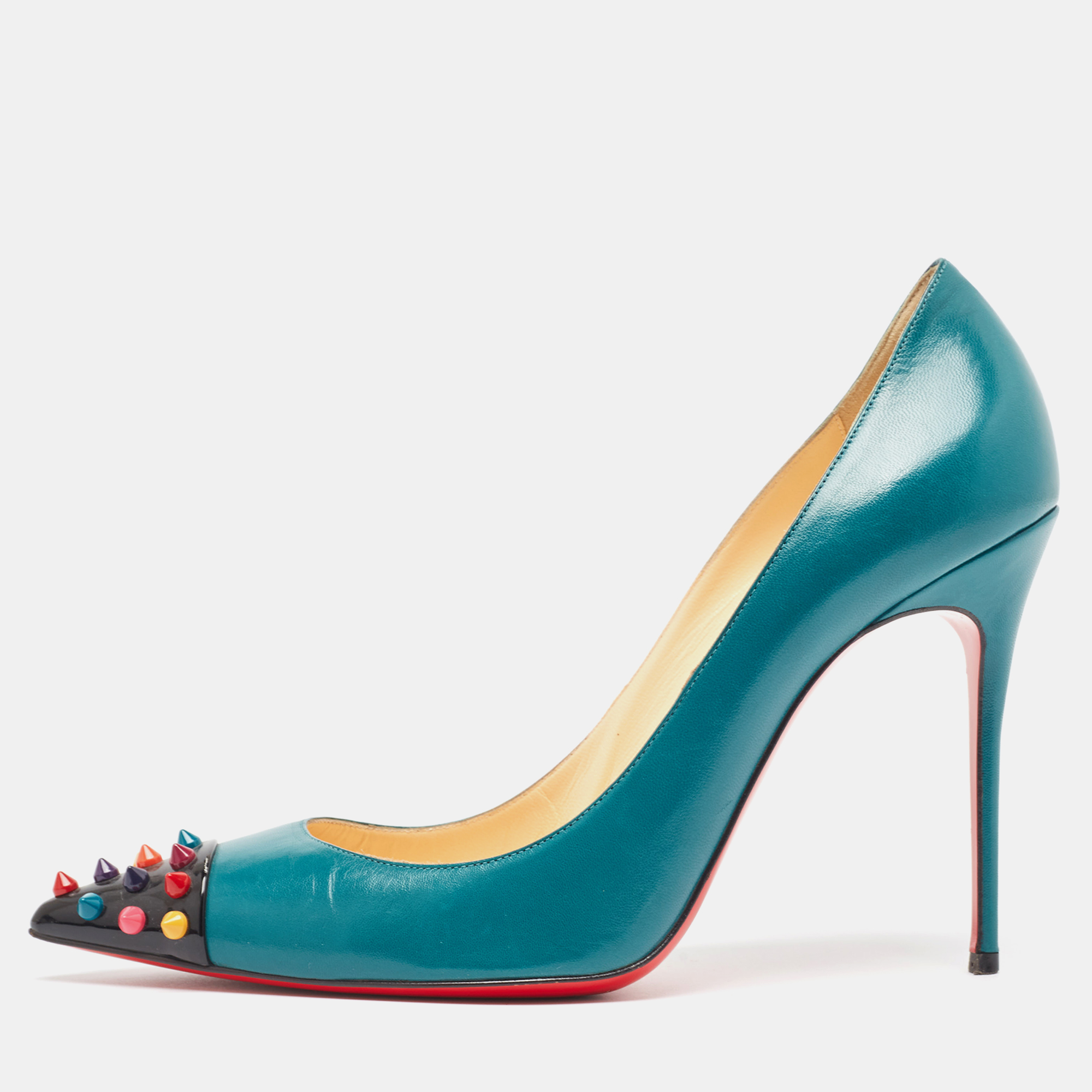 Be ready for praises and admirable gasps from your audience when you walk in these pumps from Christian Louboutin. Crafted from green leather they carry pointed toes and spikes decorated on the cap toes. The pair is complete with 12cm heels and the iconic red soles.