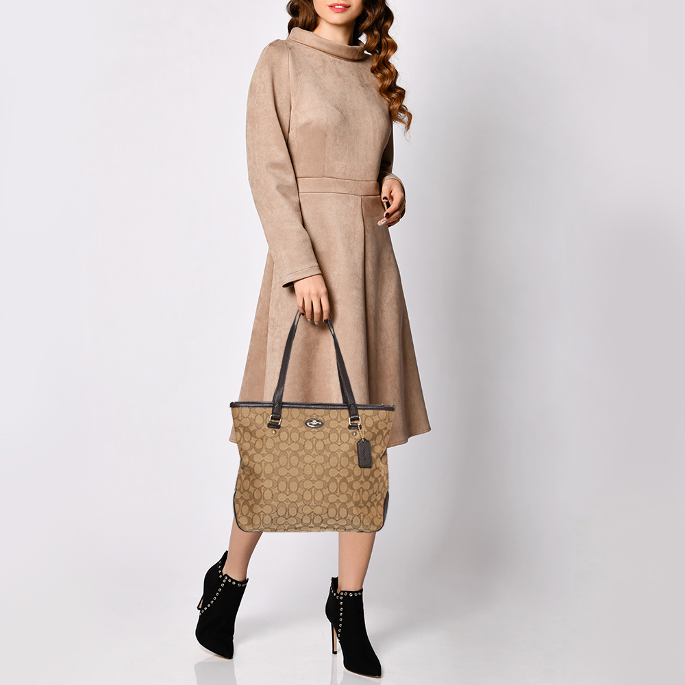 

Coach Beige/Brown Signature Canvas and Leather City Zip Top Tote